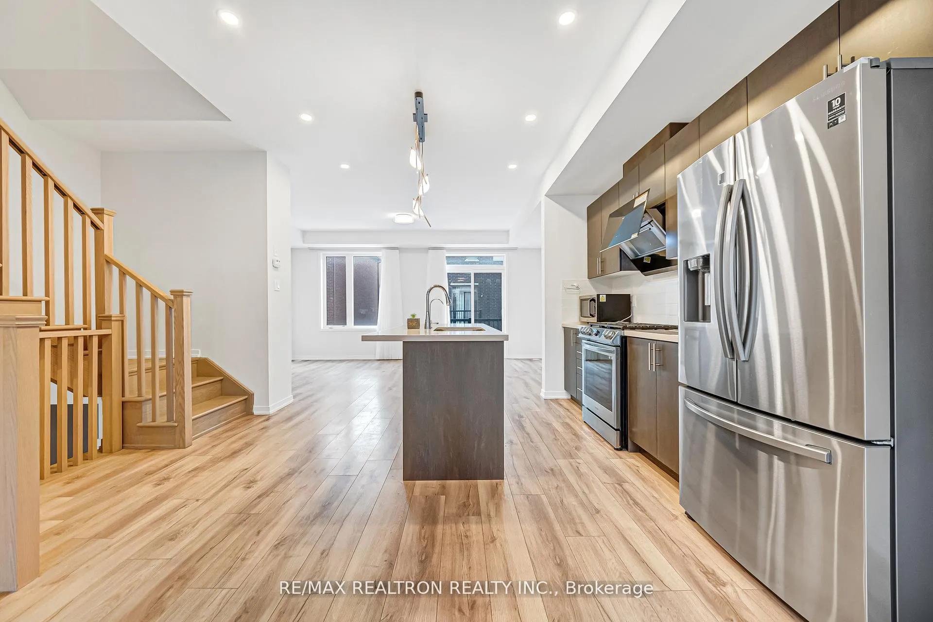 Photo 15 of 25 Aberfoyle Street, Vaughan, Patterson — HOMEH