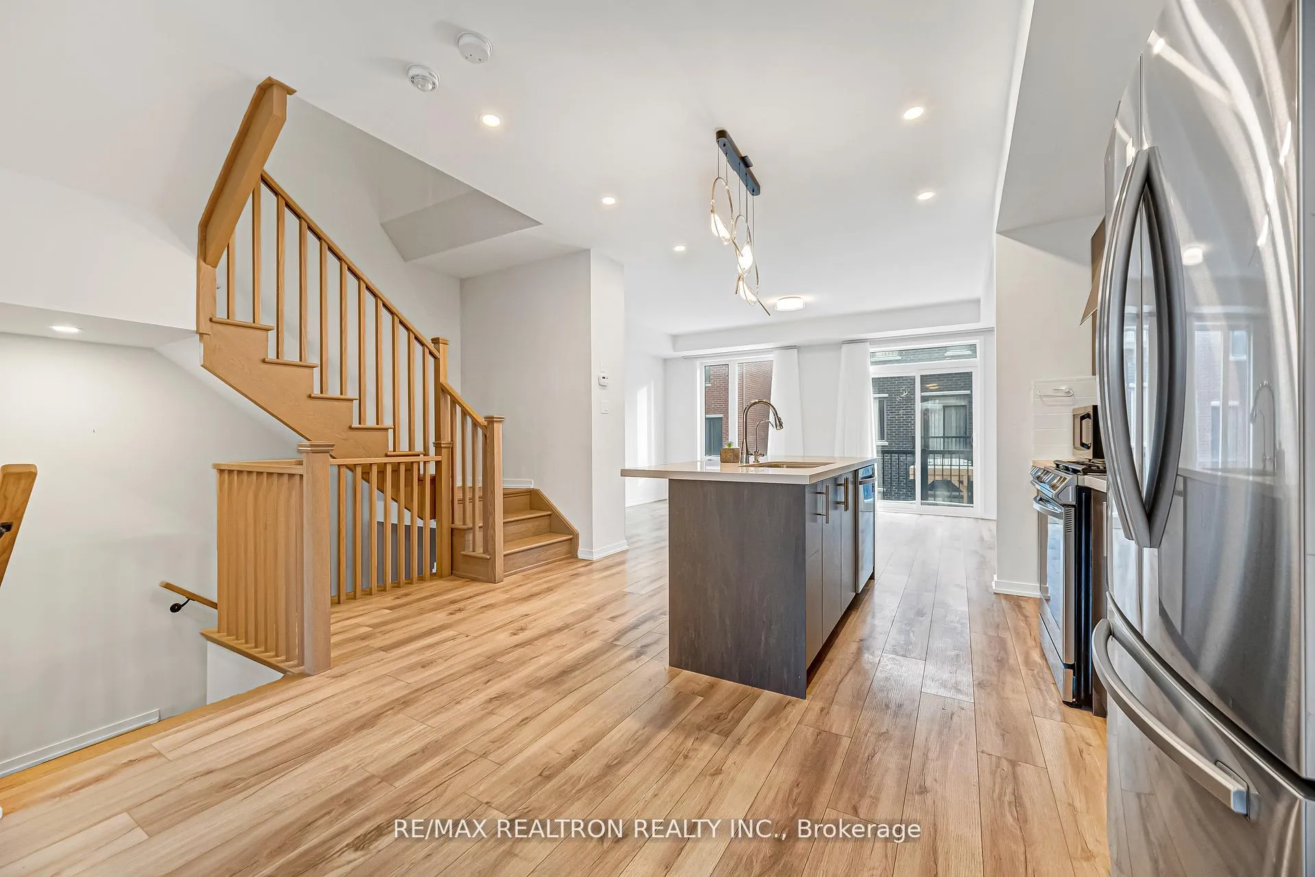 Photo 16 of 25 Aberfoyle Street, Vaughan, Patterson — HOMEH
