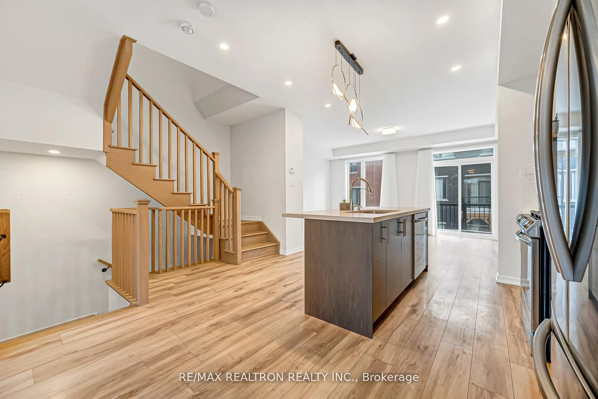 Photo 18 of 25 Aberfoyle Street, Vaughan, Patterson — HOMEH
