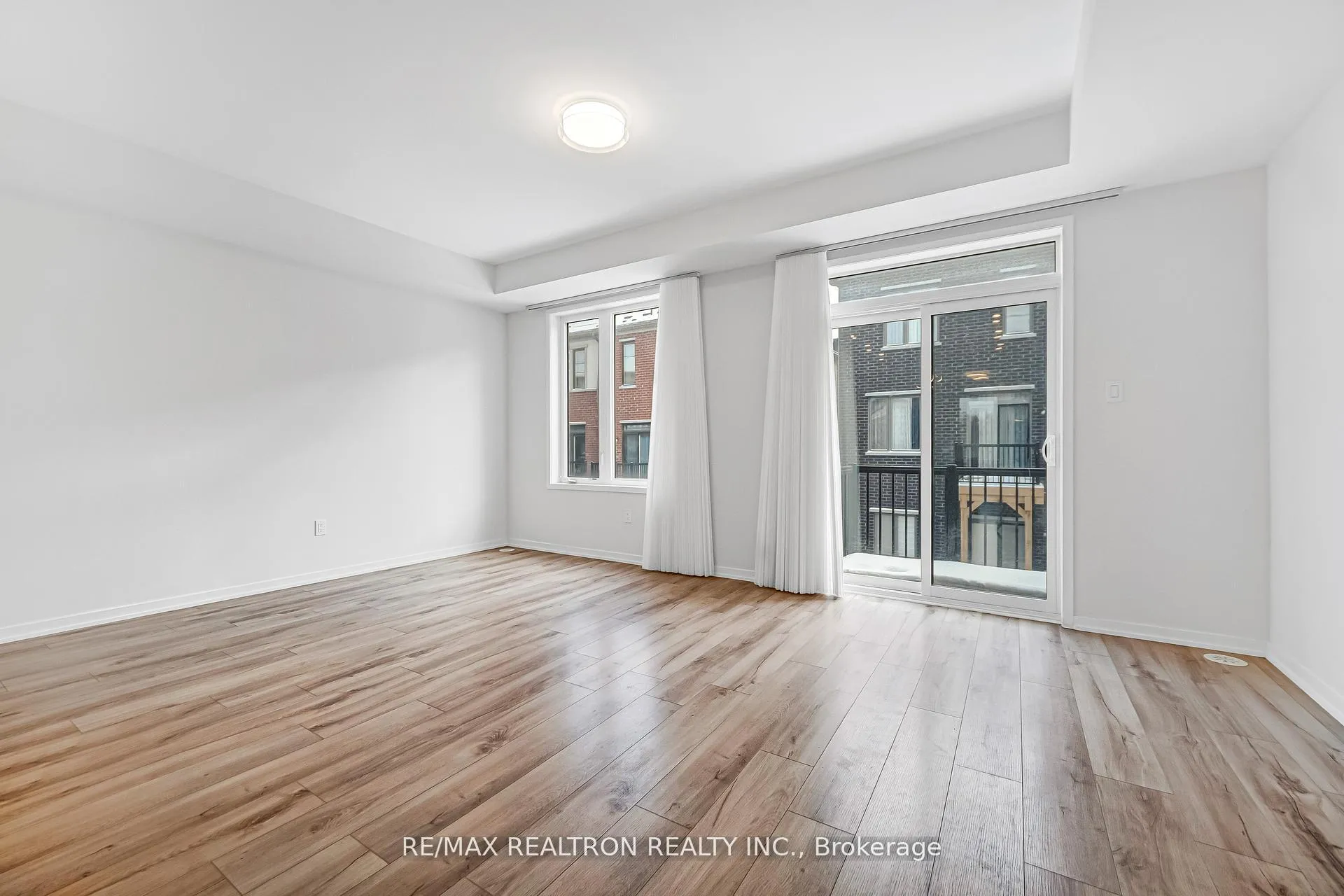 Photo 19 of 25 Aberfoyle Street, Vaughan, Patterson — HOMEH