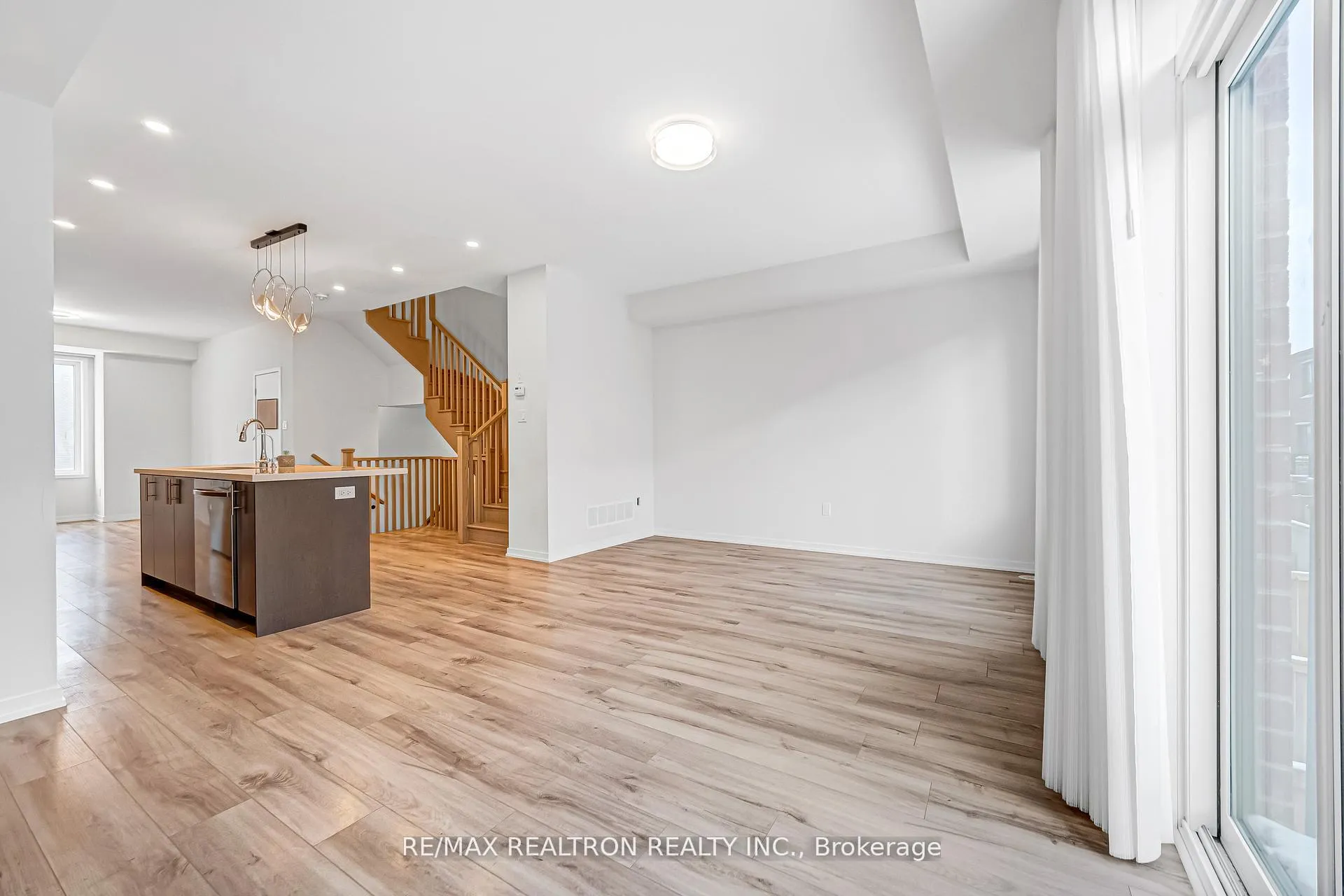 Photo 23 of 25 Aberfoyle Street, Vaughan, Patterson — HOMEH