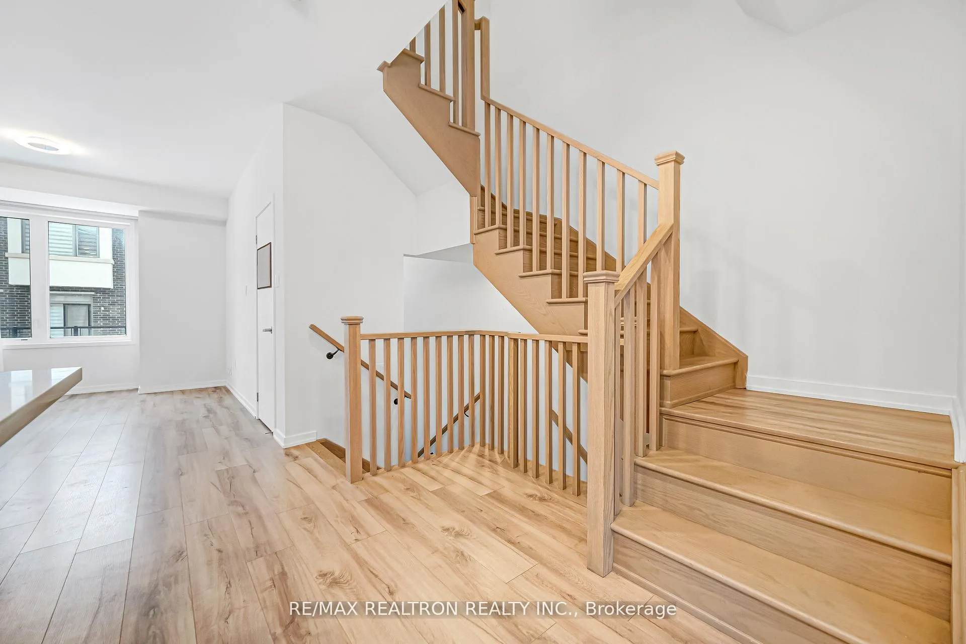 Photo 25 of 25 Aberfoyle Street, Vaughan, Patterson — HOMEH