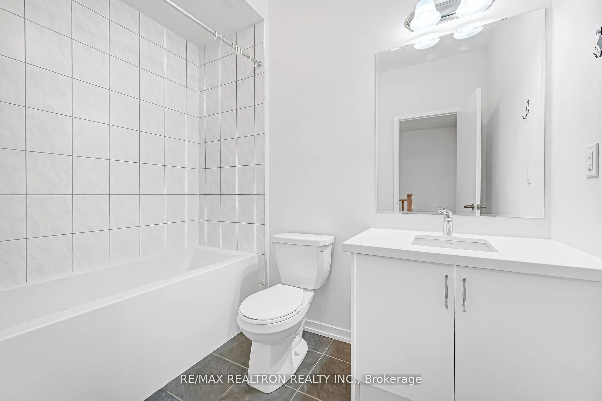 Photo 26 of 25 Aberfoyle Street, Vaughan, Patterson — HOMEH
