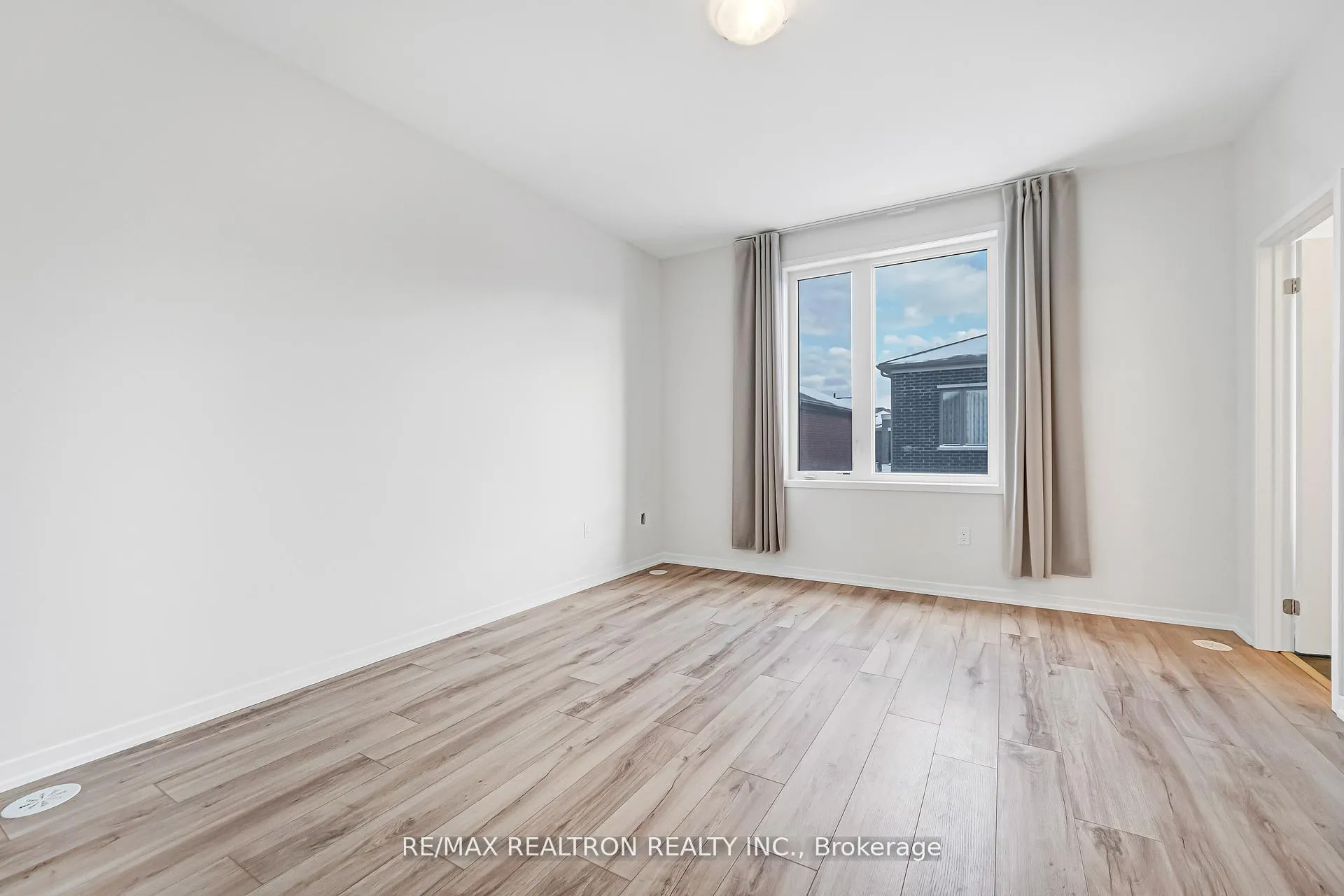 Photo 33 of 25 Aberfoyle Street, Vaughan, Patterson — HOMEH