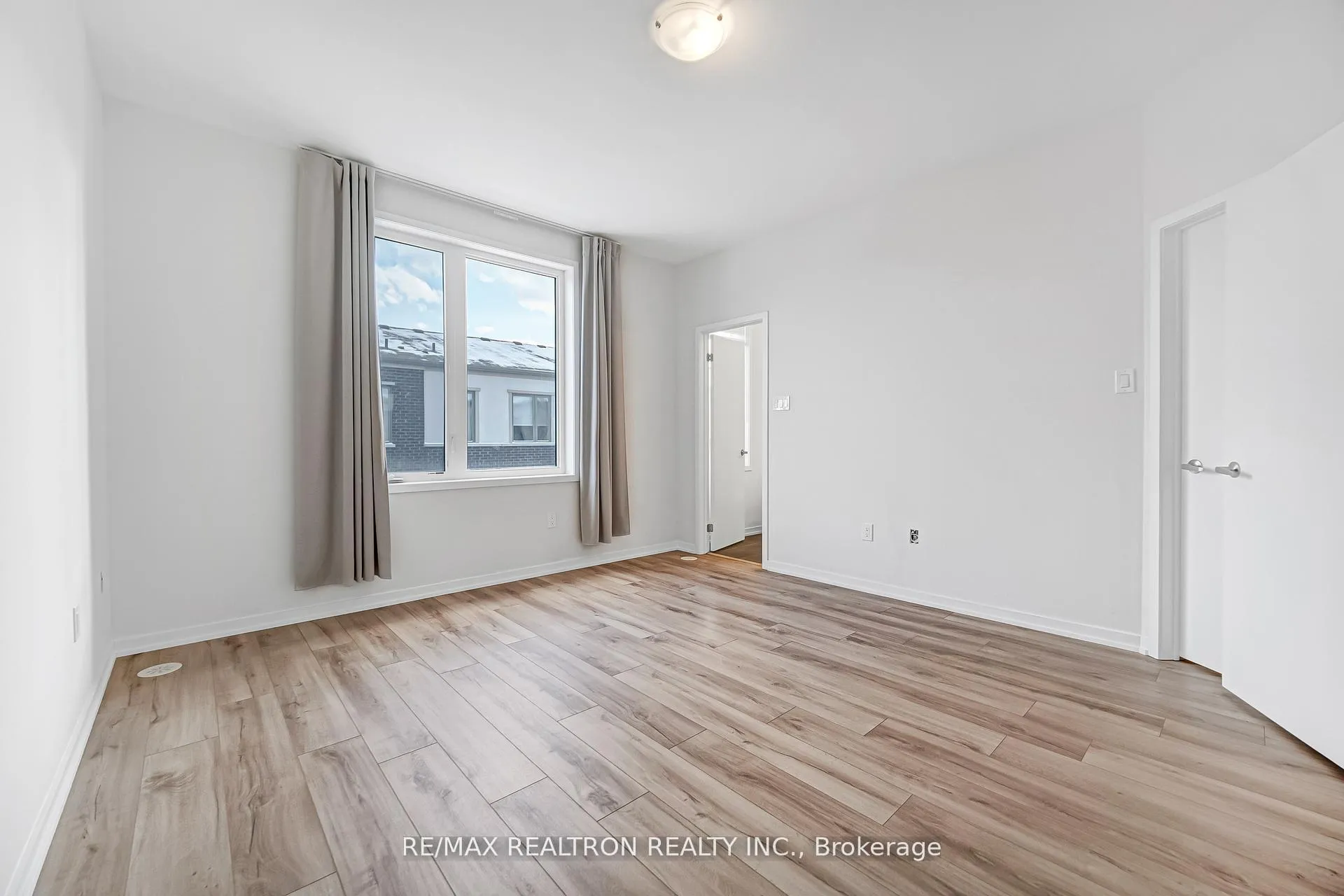 Photo 34 of 25 Aberfoyle Street, Vaughan, Patterson — HOMEH