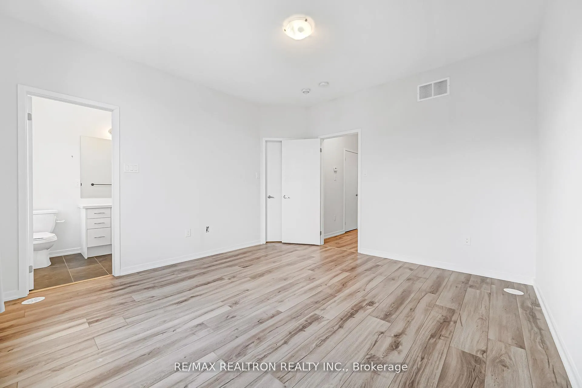 Photo 35 of 25 Aberfoyle Street, Vaughan, Patterson — HOMEH