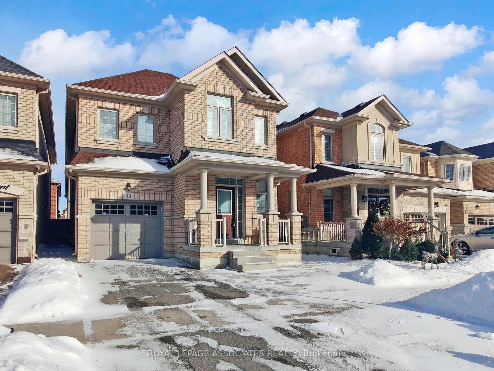 Photo 2 of 10 Lloyd Crescent, Brampton, Northwest Brampton — HOMEH