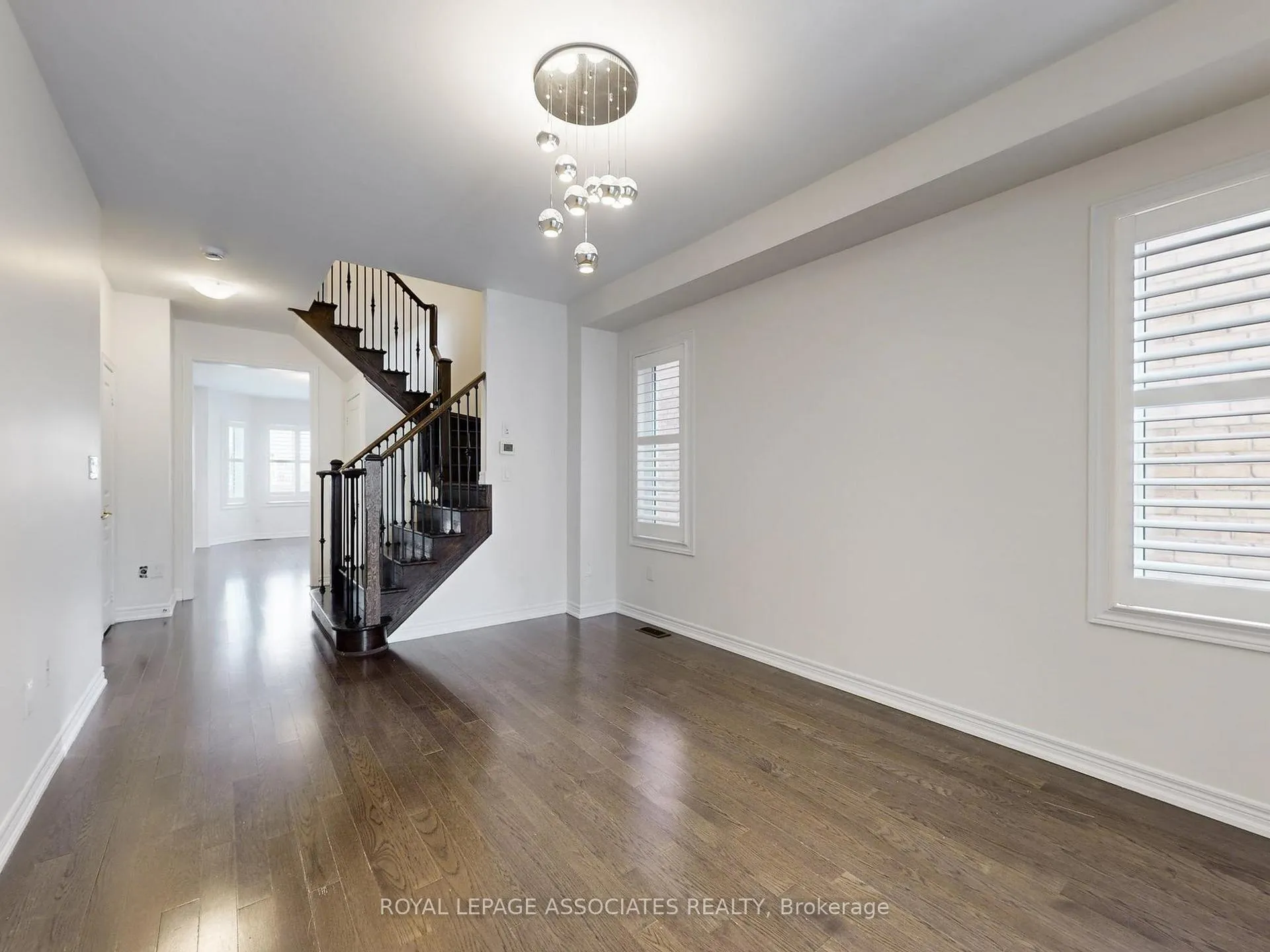 Photo 6 of 10 Lloyd Crescent, Brampton, Northwest Brampton — HOMEH