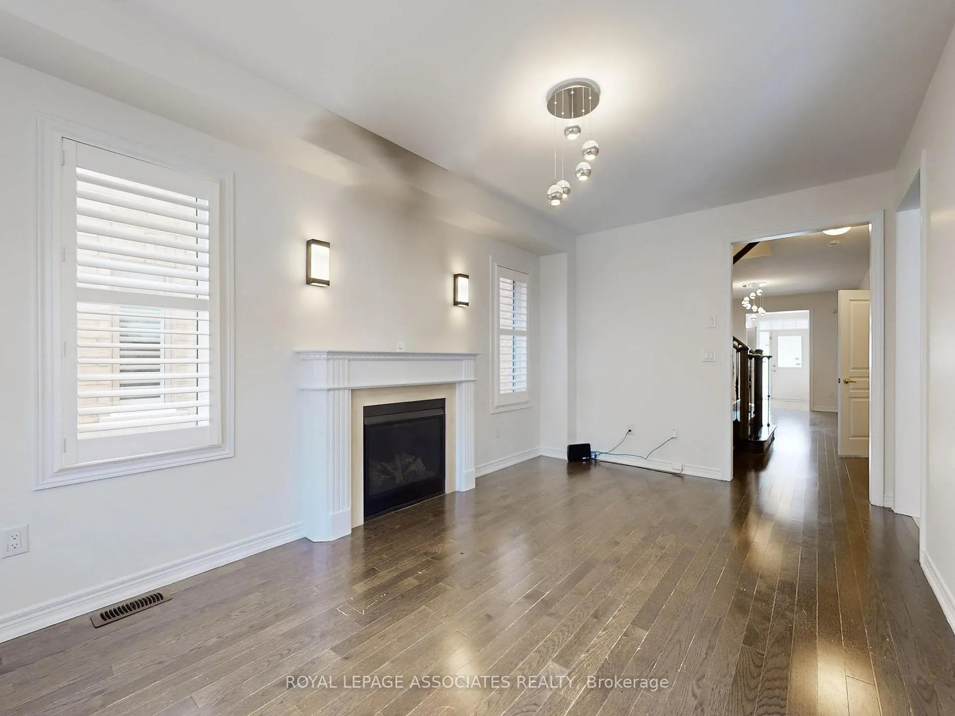 Photo 7 of 10 Lloyd Crescent, Brampton, Northwest Brampton — HOMEH