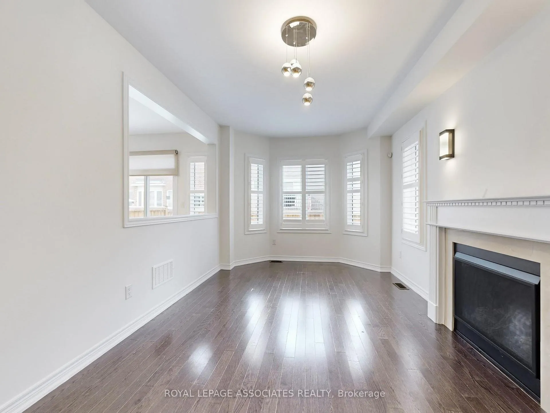 Photo 9 of 10 Lloyd Crescent, Brampton, Northwest Brampton — HOMEH