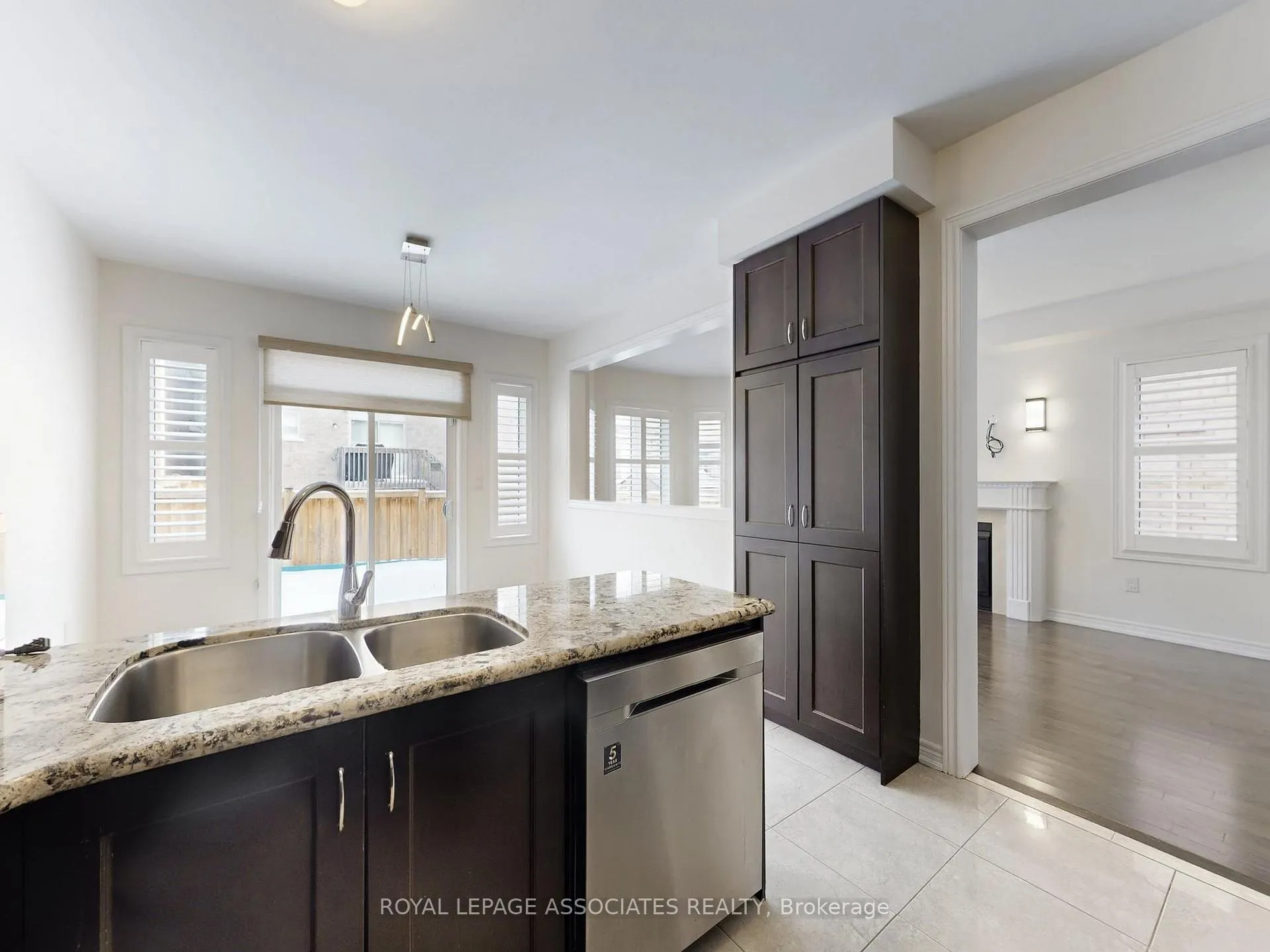 Photo 16 of 10 Lloyd Crescent, Brampton, Northwest Brampton — HOMEH