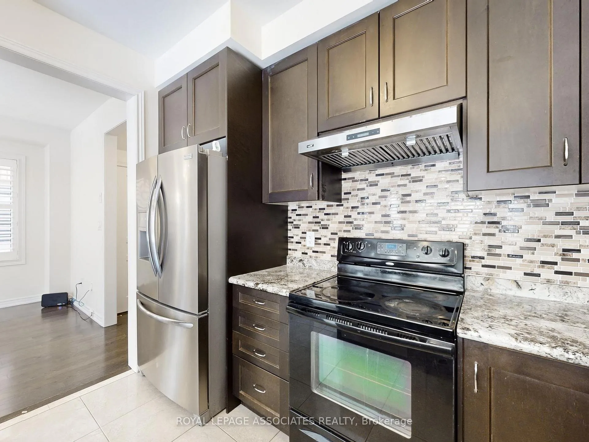Photo 17 of 10 Lloyd Crescent, Brampton, Northwest Brampton — HOMEH