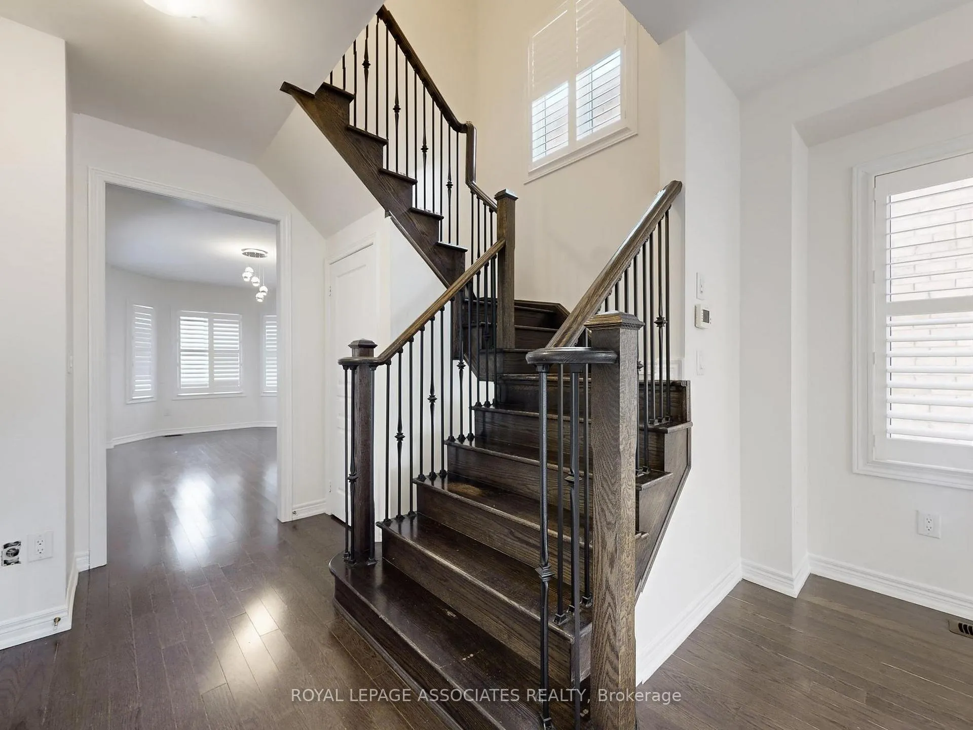 Photo 25 of 10 Lloyd Crescent, Brampton, Northwest Brampton — HOMEH