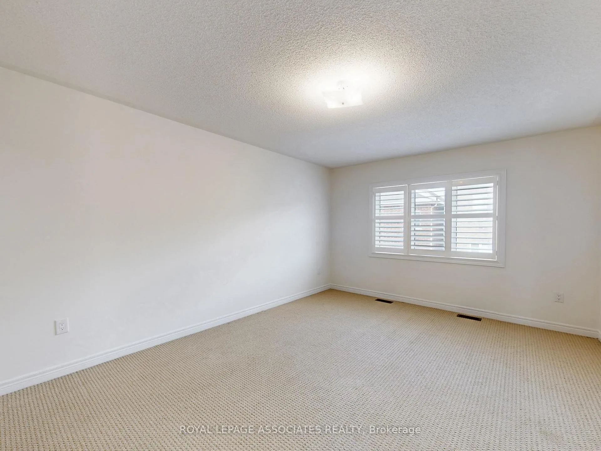 Photo 26 of 10 Lloyd Crescent, Brampton, Northwest Brampton — HOMEH