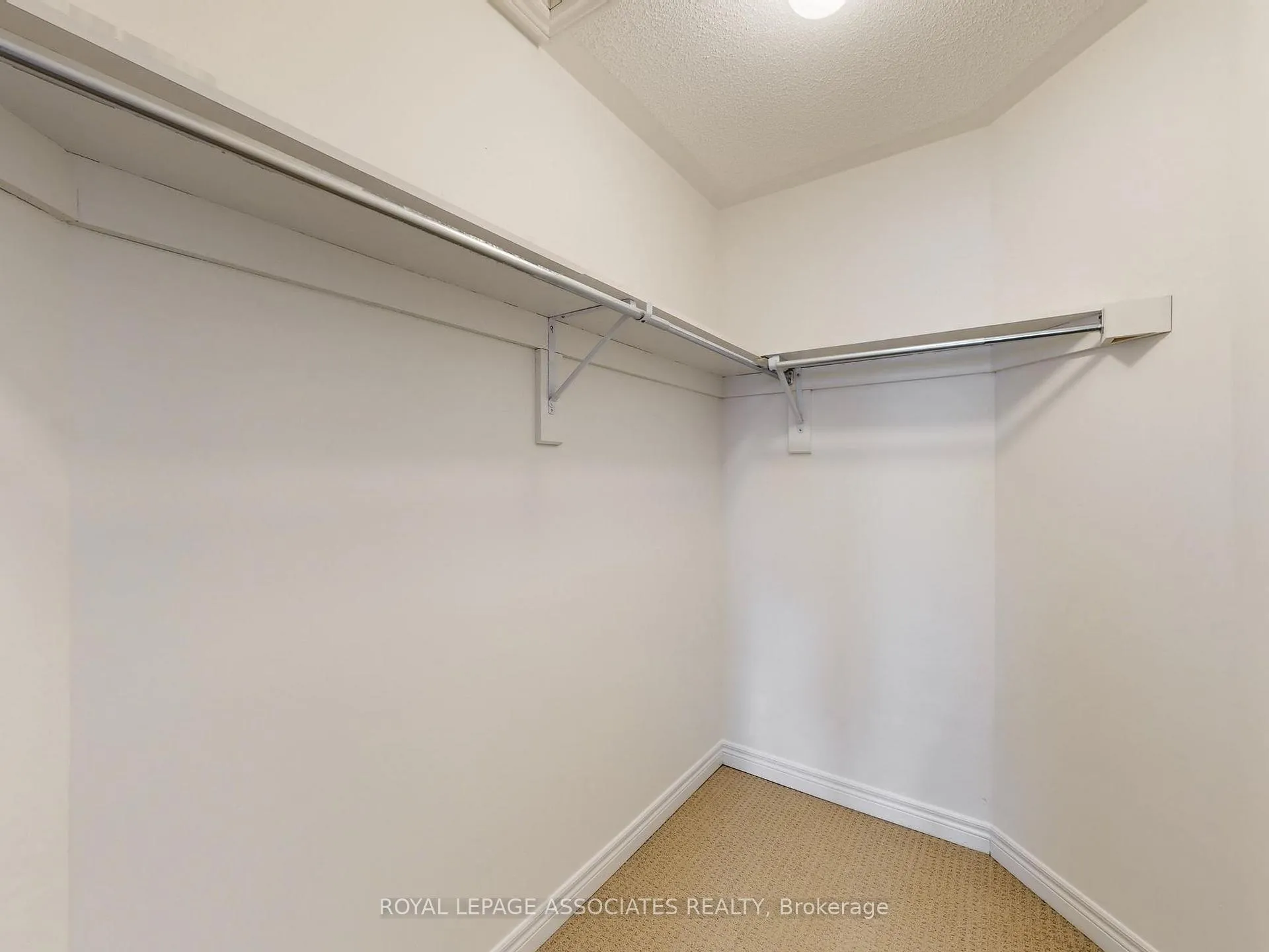 Photo 30 of 10 Lloyd Crescent, Brampton, Northwest Brampton — HOMEH