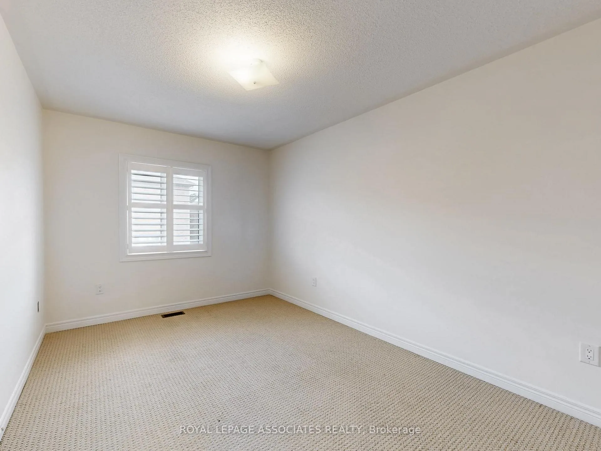 Photo 34 of 10 Lloyd Crescent, Brampton, Northwest Brampton — HOMEH