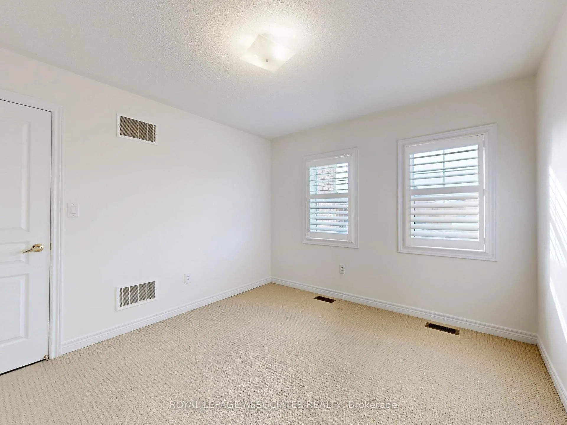 Photo 38 of 10 Lloyd Crescent, Brampton, Northwest Brampton — HOMEH