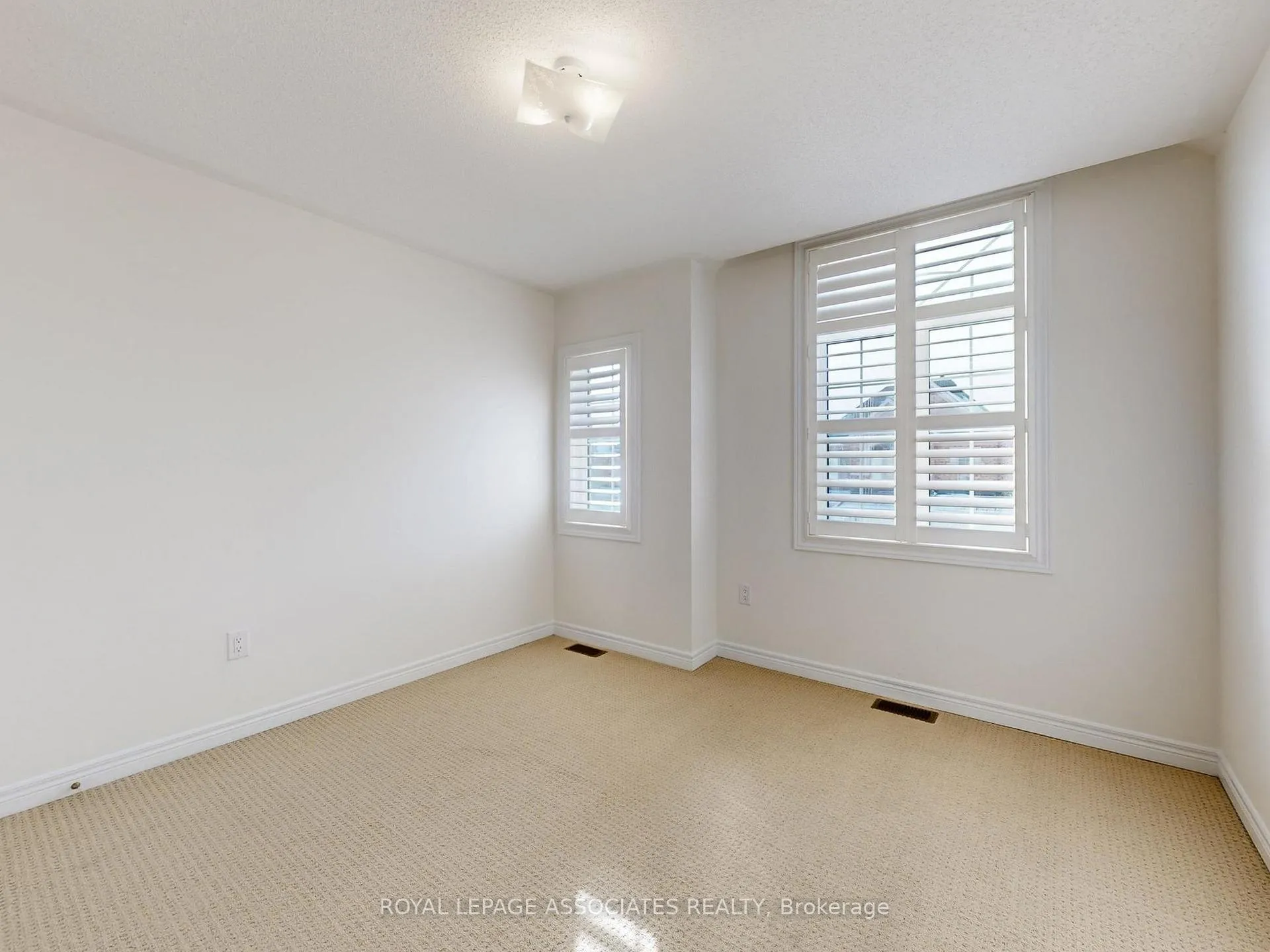 Photo 40 of 10 Lloyd Crescent, Brampton, Northwest Brampton — HOMEH