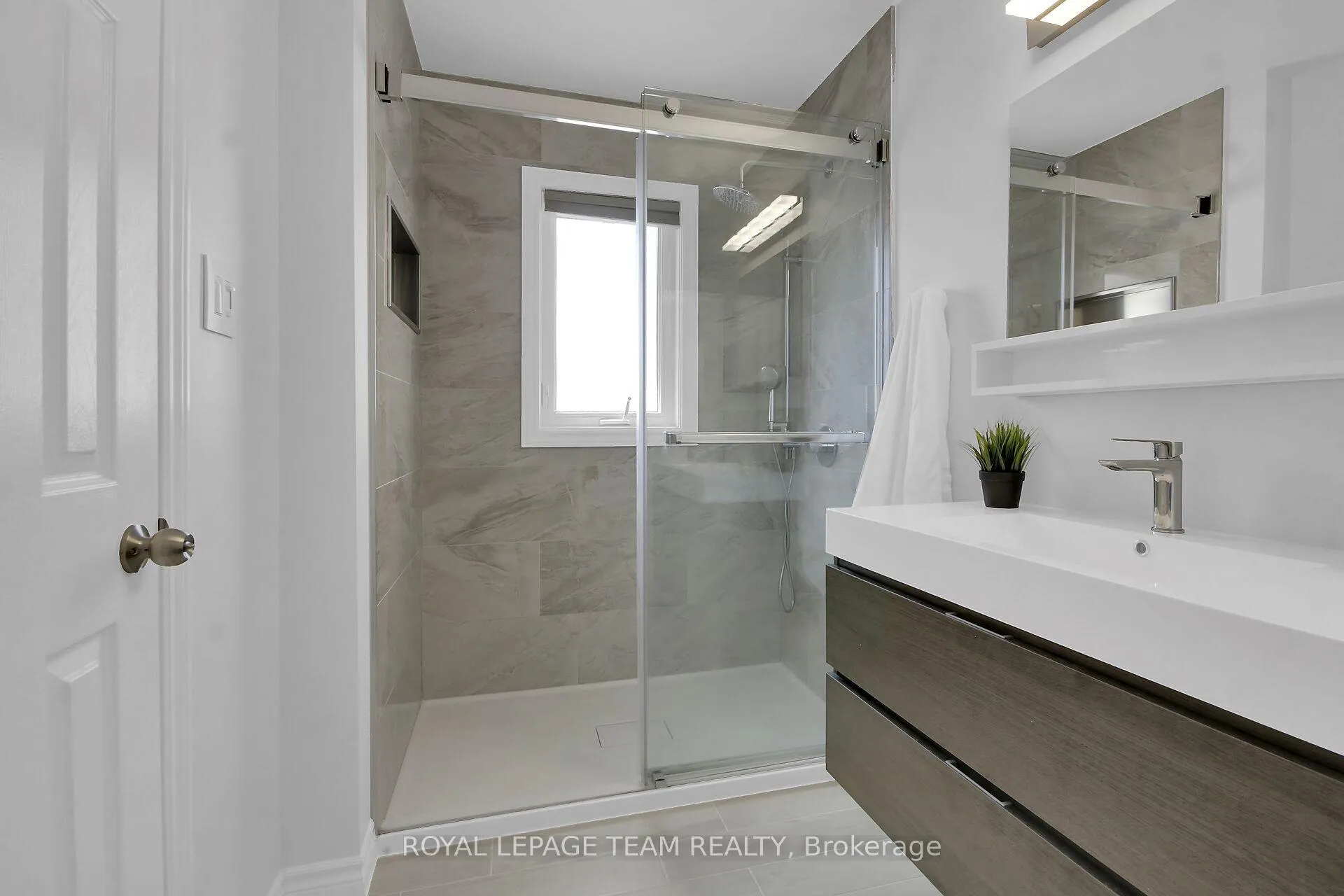 Photo 22 of 207 Beatrice Drive, Ottawa, Barrhaven - Longfields — HOMEH