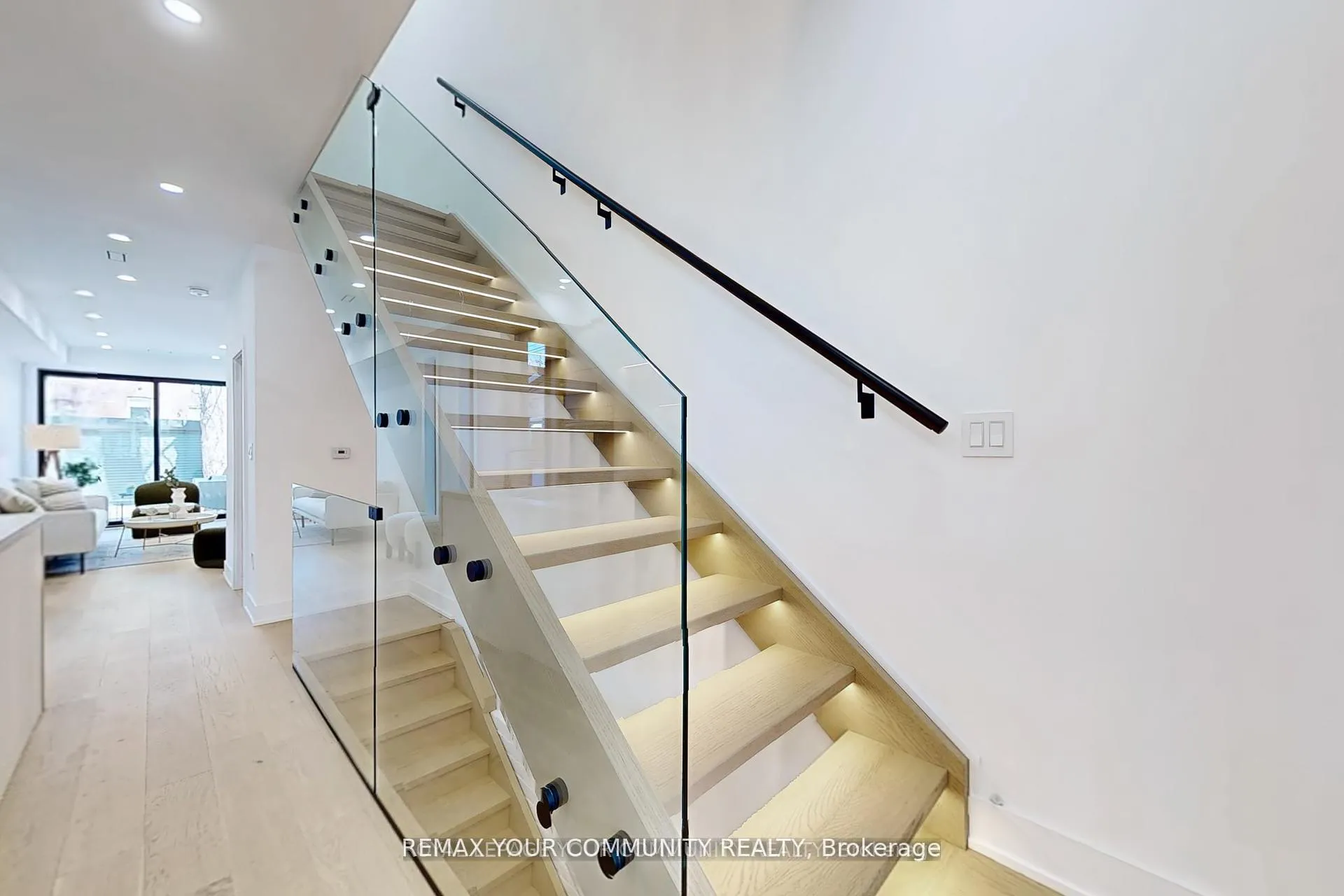 Photo 18 of 32 Endean Avenue, Toronto, South Riverdale — HOMEH
