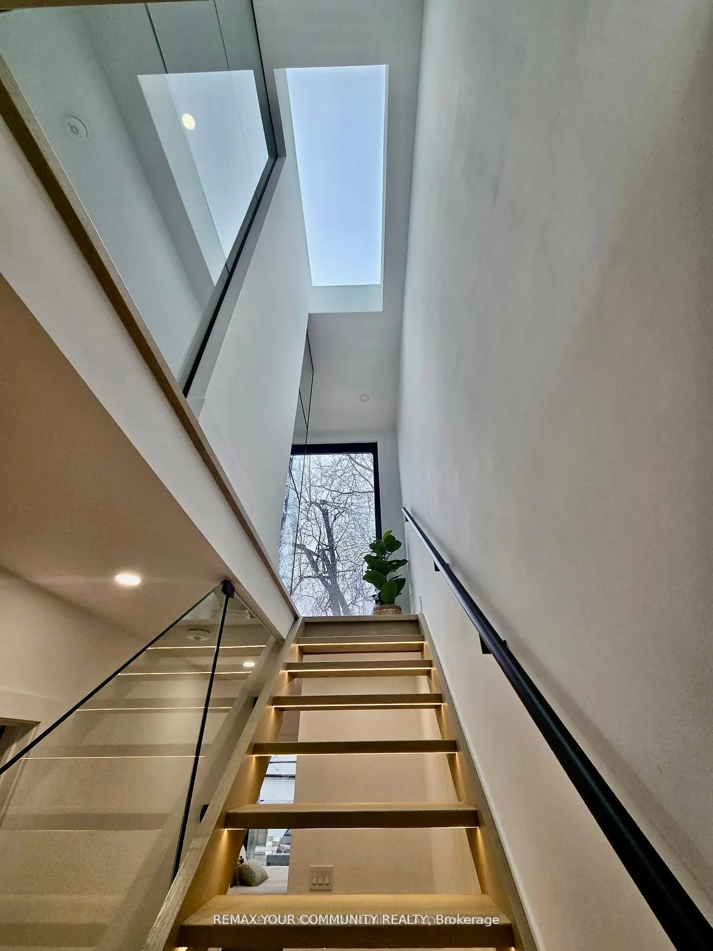 Photo 25 of 32 Endean Avenue, Toronto, South Riverdale — HOMEH
