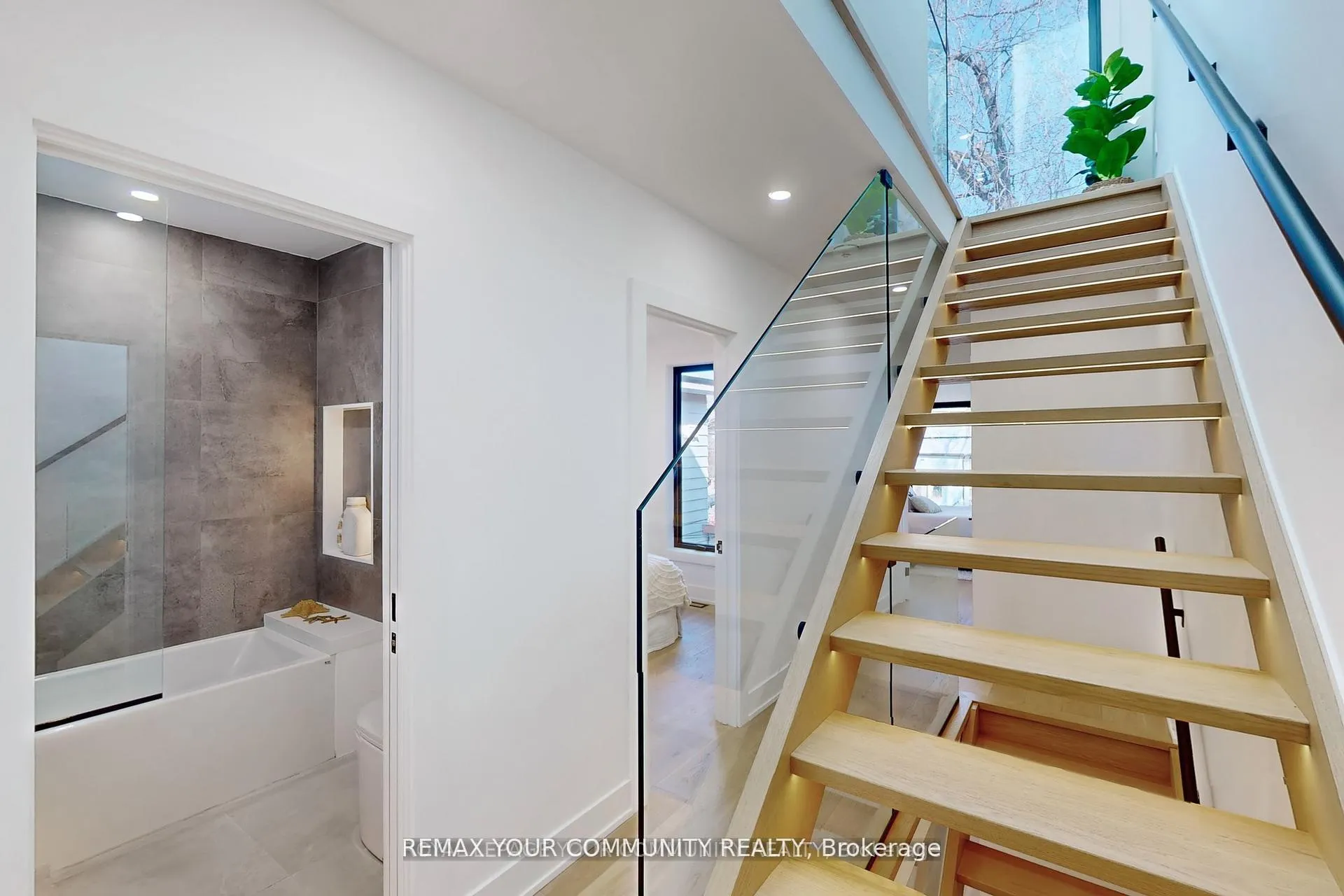 Photo 26 of 32 Endean Avenue, Toronto, South Riverdale — HOMEH