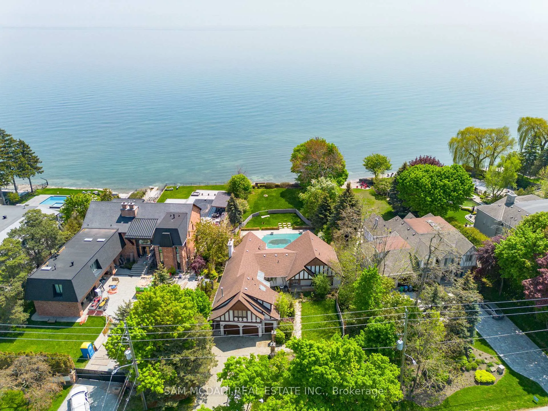 Photo of 1588 Watersedge Road