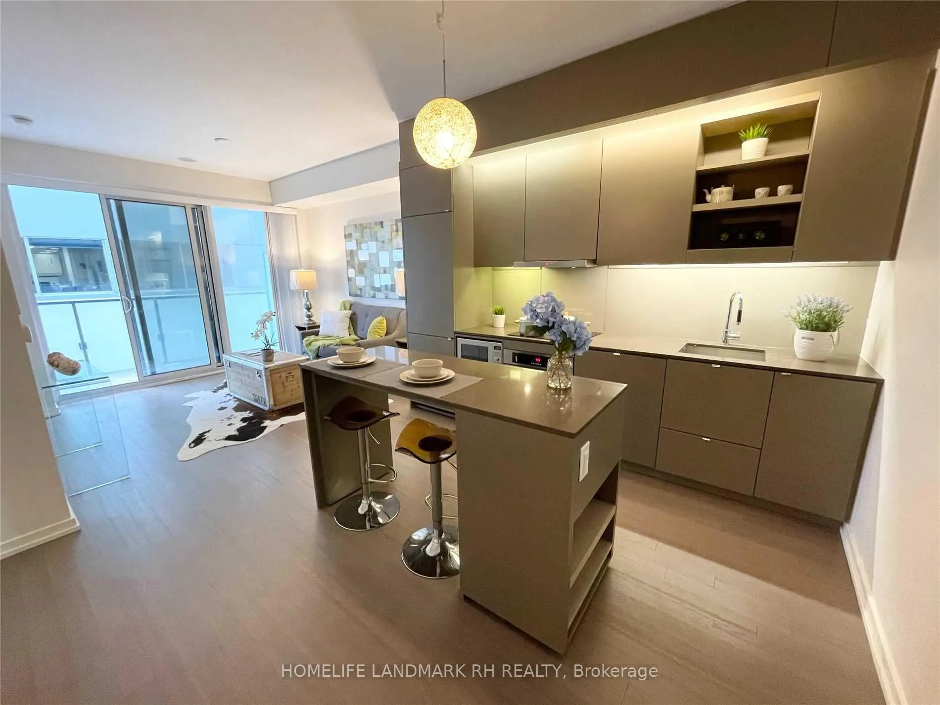 Photo 3 of Unit 818, 101 Peter Street, Toronto, Waterfront Communities — HOMEH