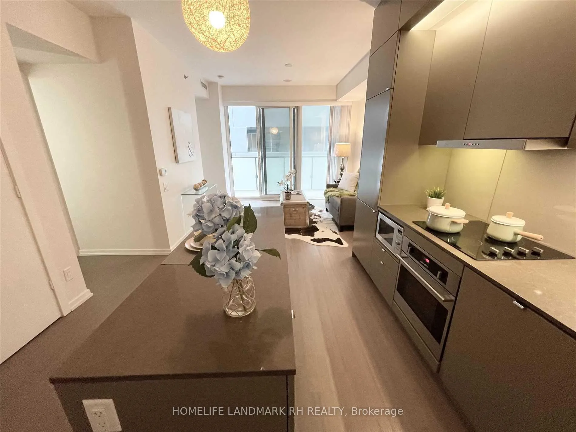 Photo 5 of Unit 818, 101 Peter Street, Toronto, Waterfront Communities — HOMEH