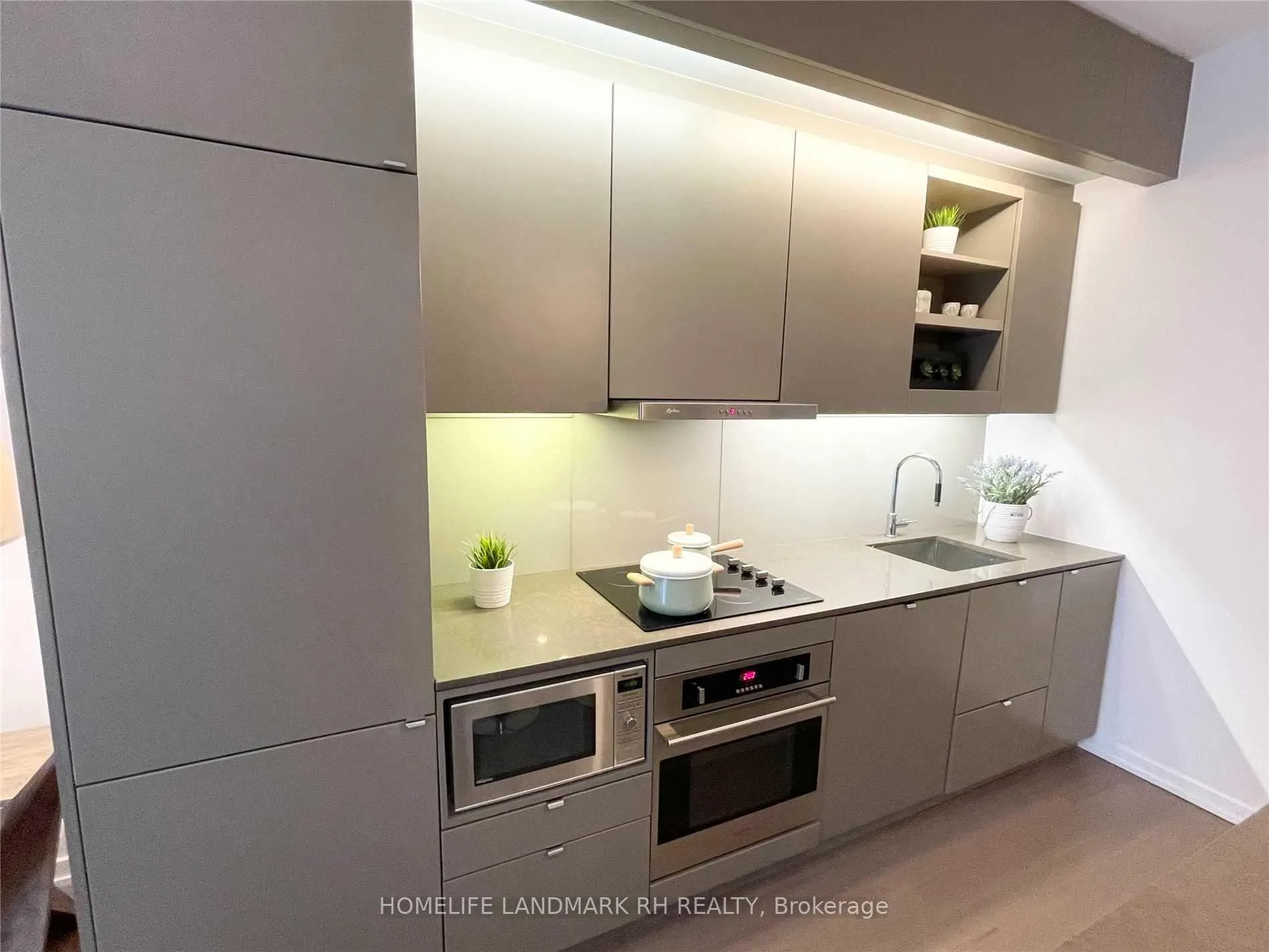 Photo 7 of Unit 818, 101 Peter Street, Toronto, Waterfront Communities — HOMEH