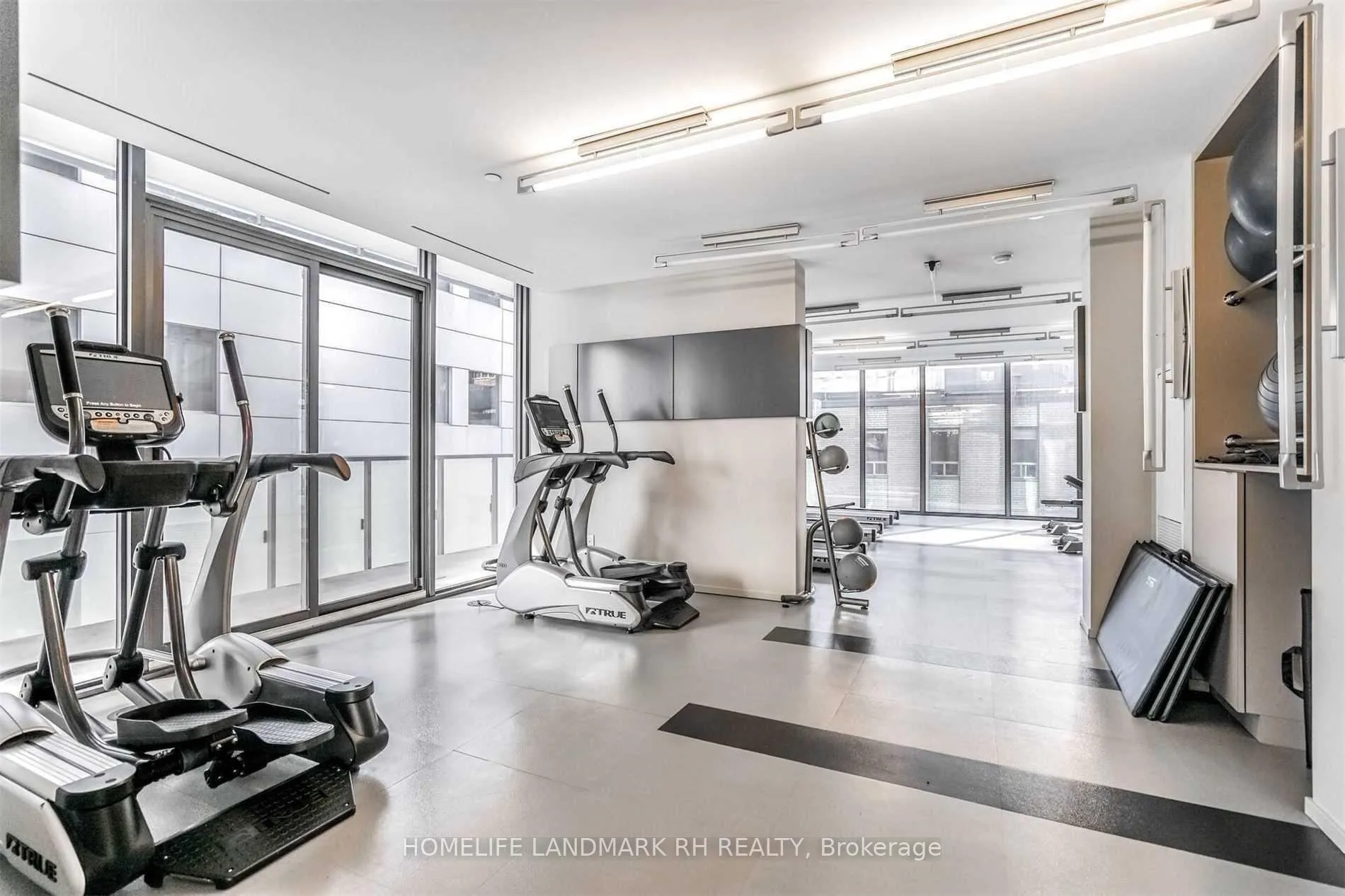 Photo 15 of Unit 818, 101 Peter Street, Toronto, Waterfront Communities — HOMEH