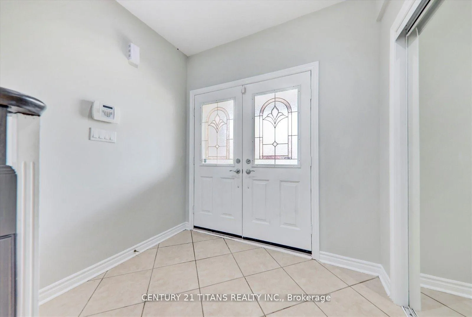 Photo 6 of 577 Royalpark Way, Vaughan, Elder Mills — HOMEH