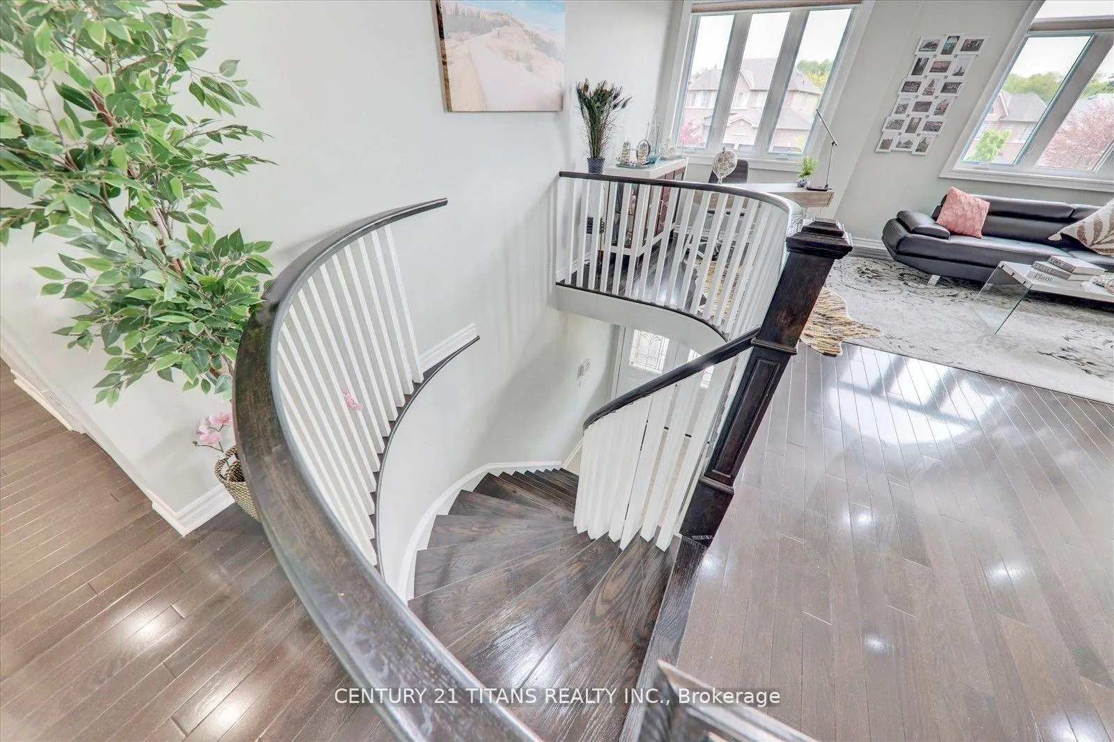 Photo 8 of 577 Royalpark Way, Vaughan, Elder Mills — HOMEH