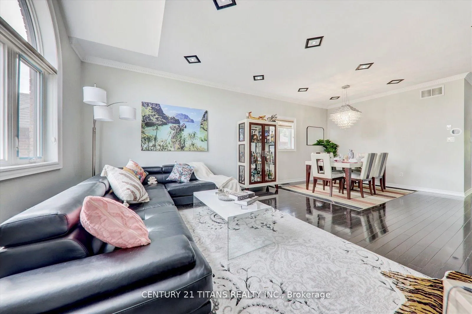 Photo 15 of 577 Royalpark Way, Vaughan, Elder Mills — HOMEH