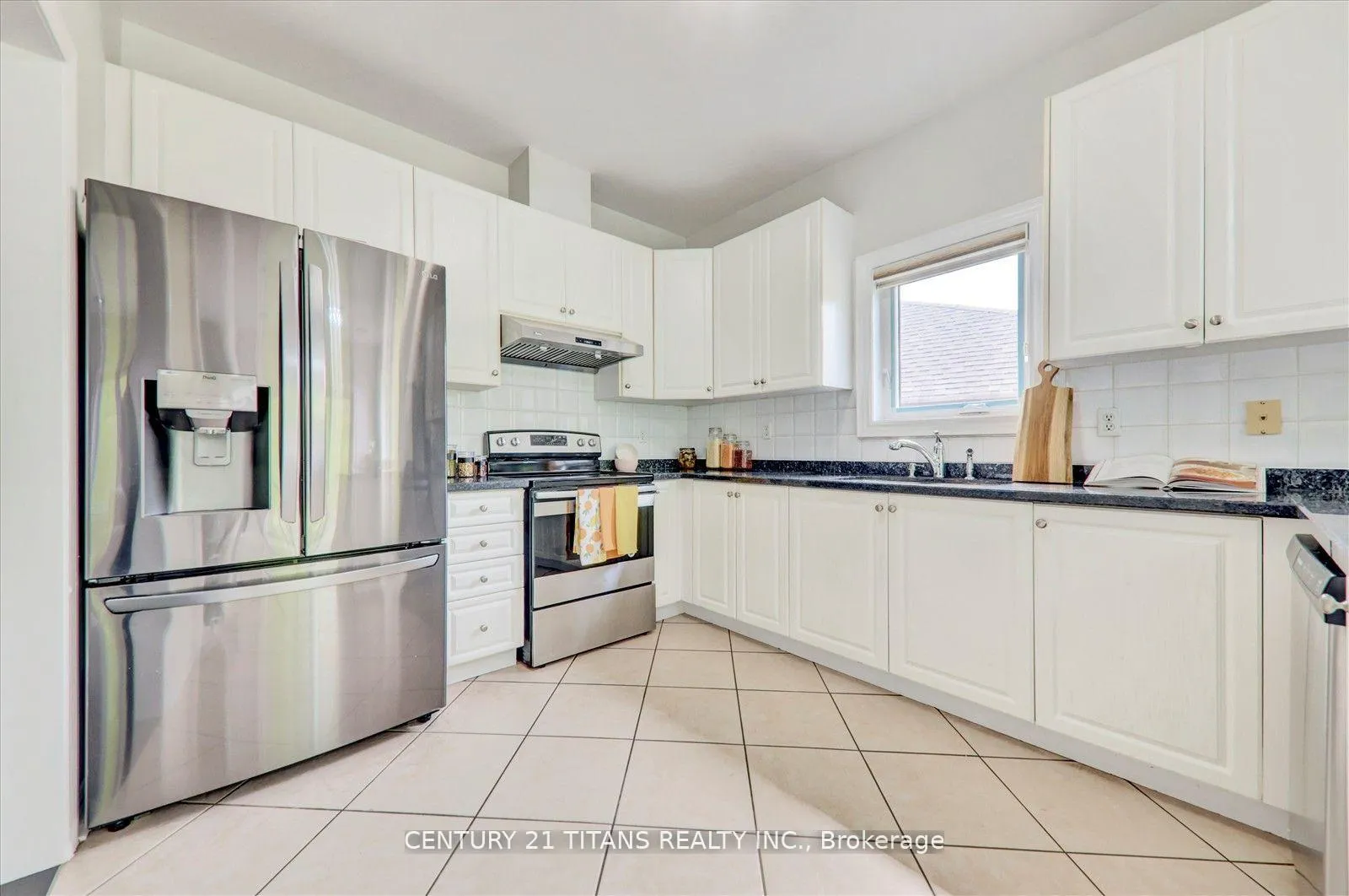 Photo 17 of 577 Royalpark Way, Vaughan, Elder Mills — HOMEH