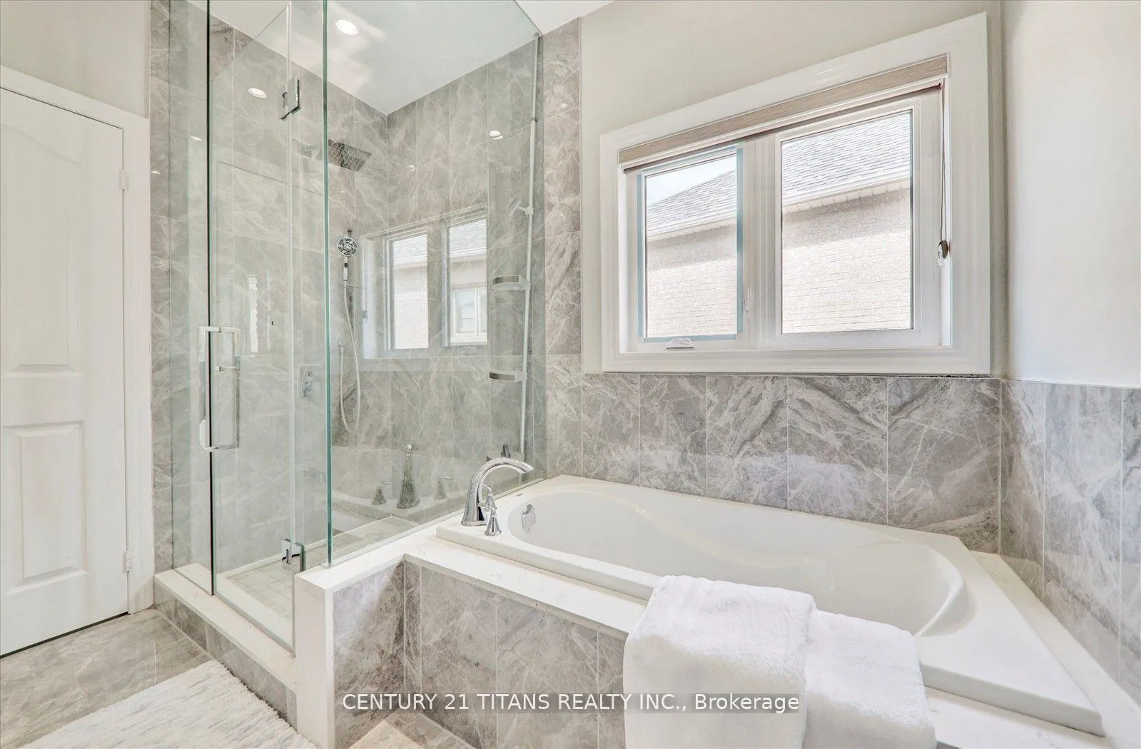 Photo 21 of 577 Royalpark Way, Vaughan, Elder Mills — HOMEH