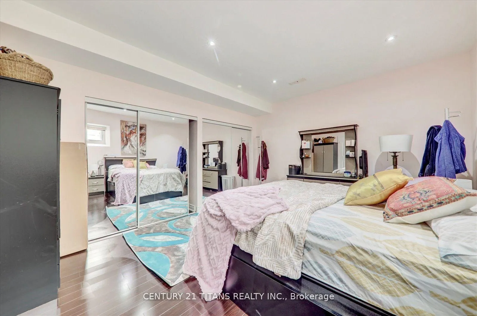 Photo 34 of 577 Royalpark Way, Vaughan, Elder Mills — HOMEH