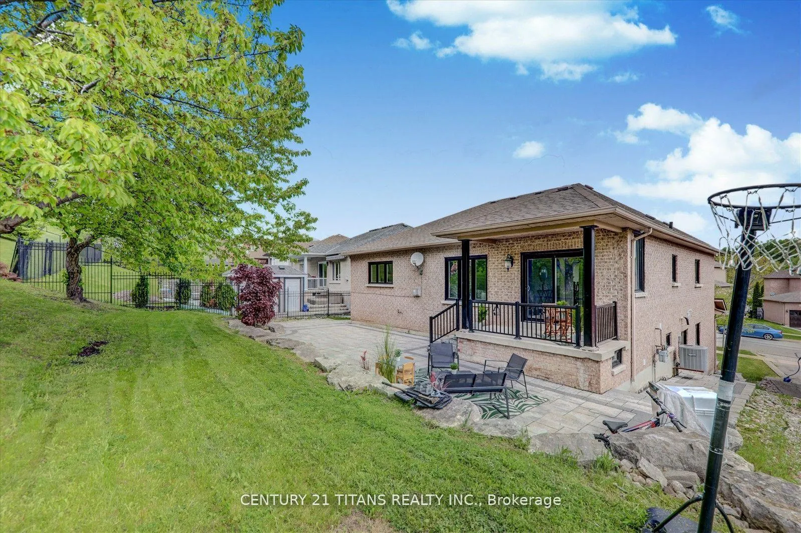 Photo 40 of 577 Royalpark Way, Vaughan, Elder Mills — HOMEH