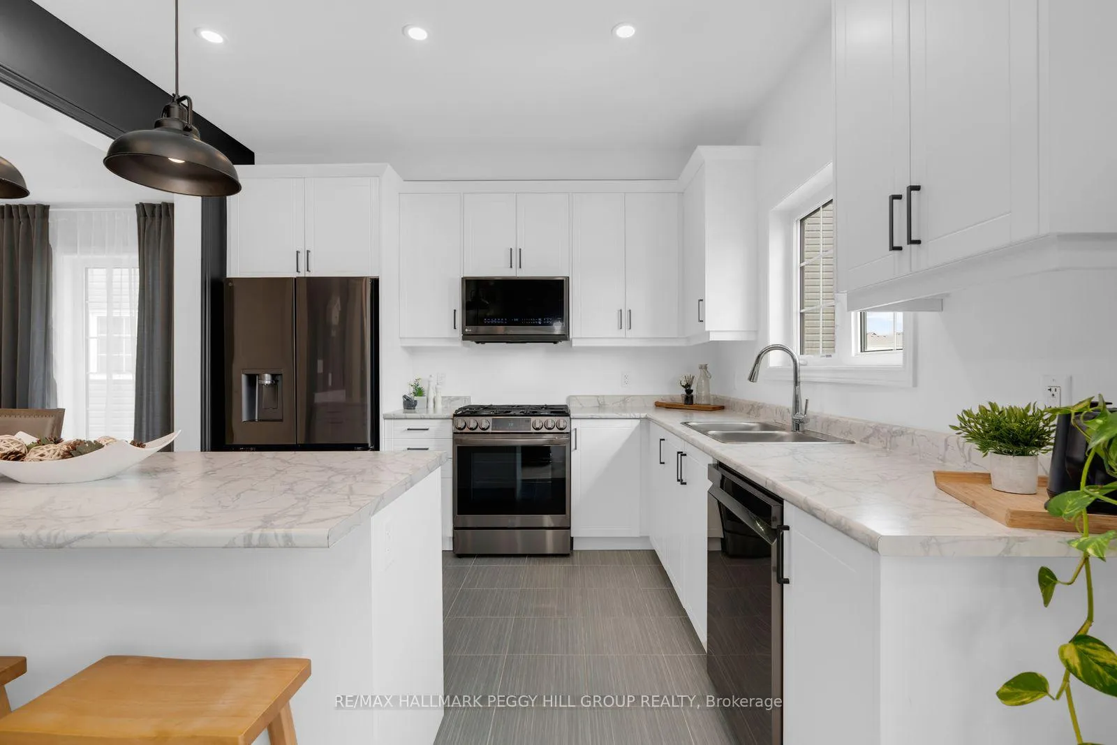 Photo 4 of 229 Mckenzie Drive, Clearview, Stayner — HOMEH