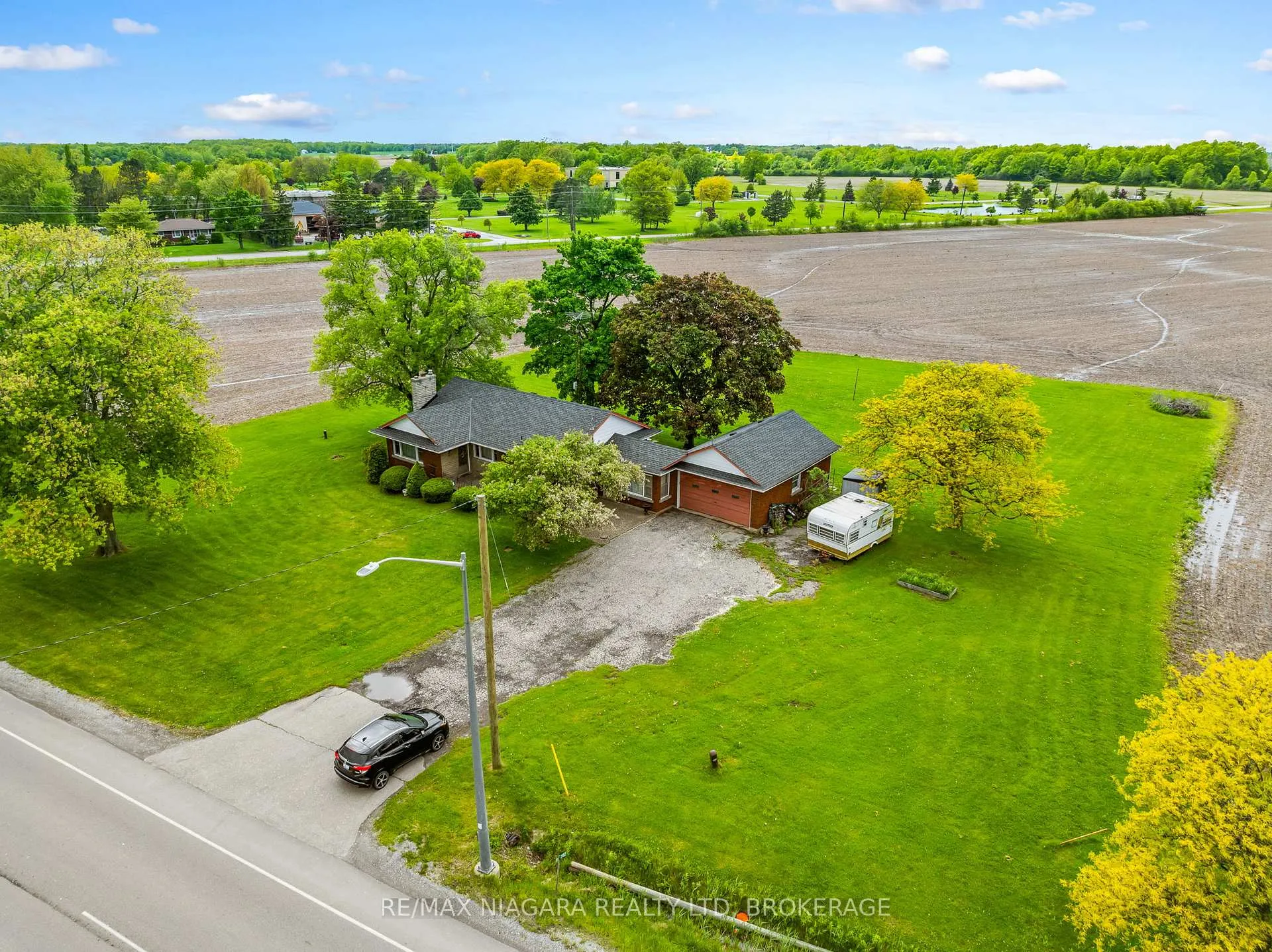 Photo 2 of 2152 Hwy 20, Thorold, Cataract Road — HOMEH