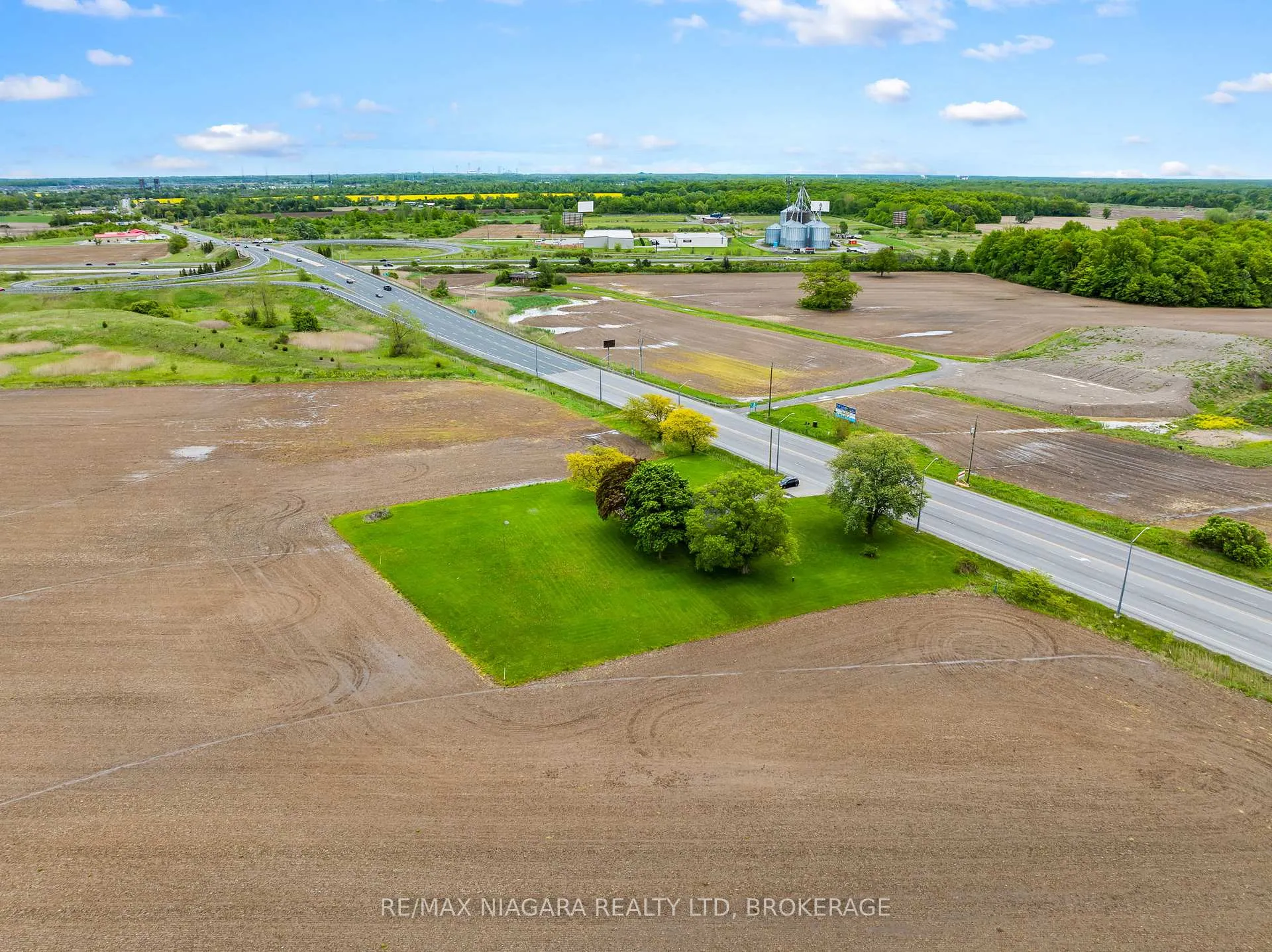Photo 10 of 2152 Hwy 20, Thorold, Cataract Road — HOMEH