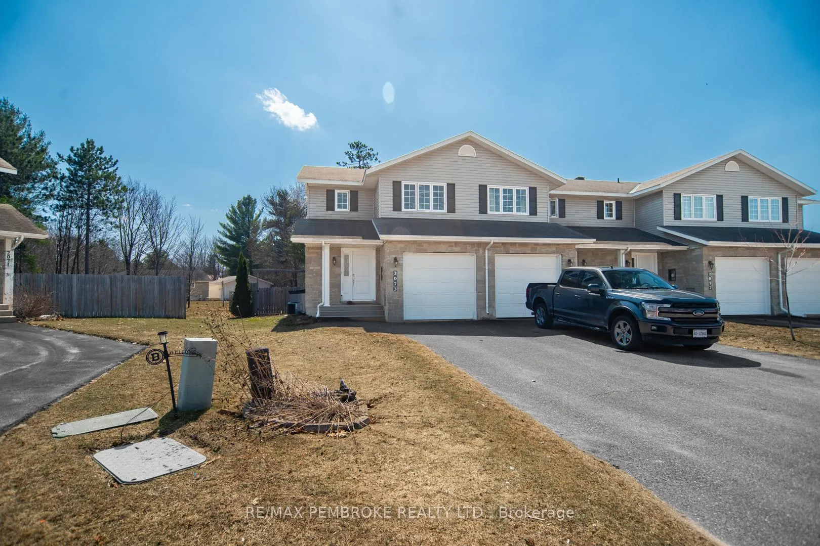 Photo 2 of 2073 Sandstone Crescent, Petawawa — HOMEH