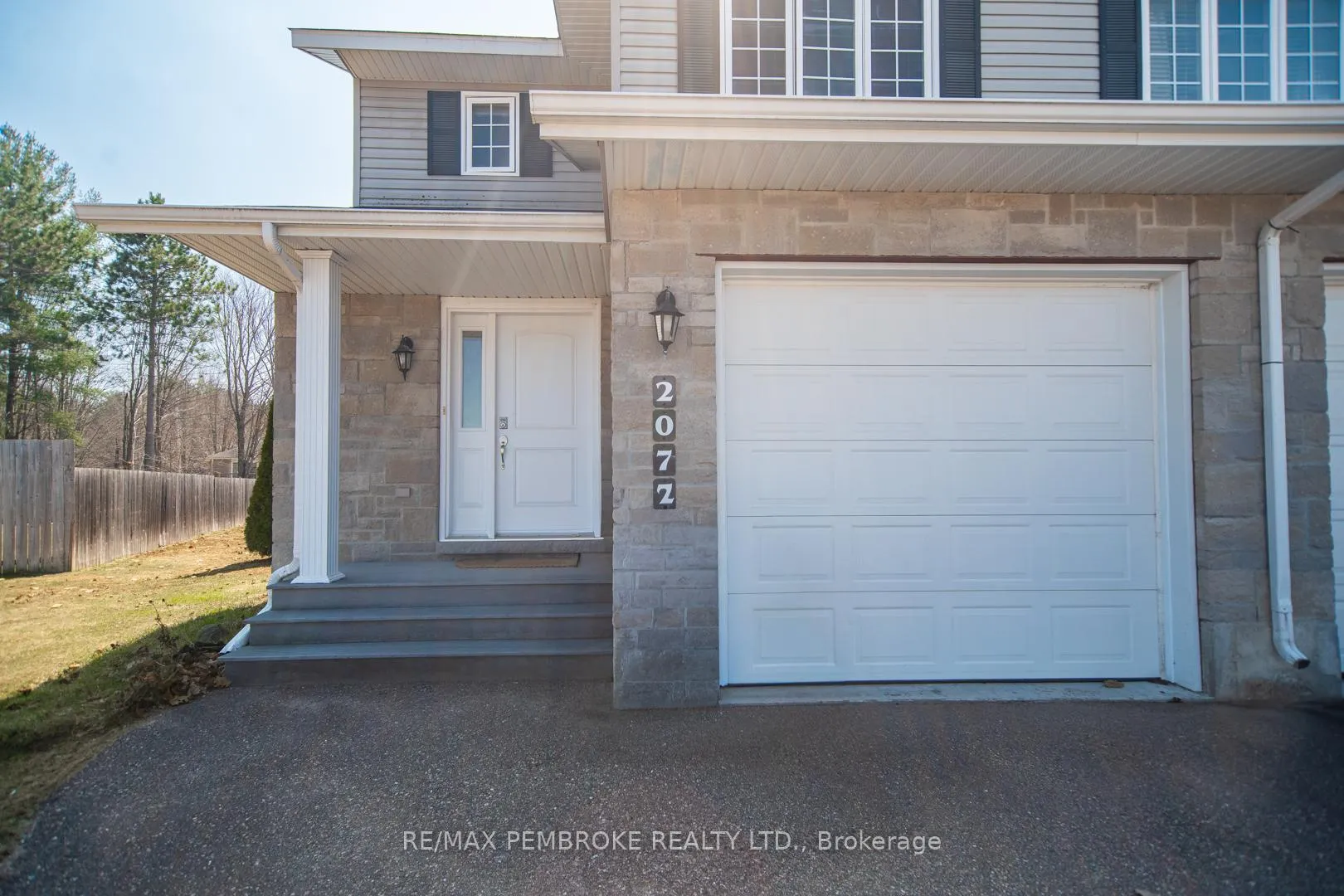 Photo 3 of 2073 Sandstone Crescent, Petawawa — HOMEH
