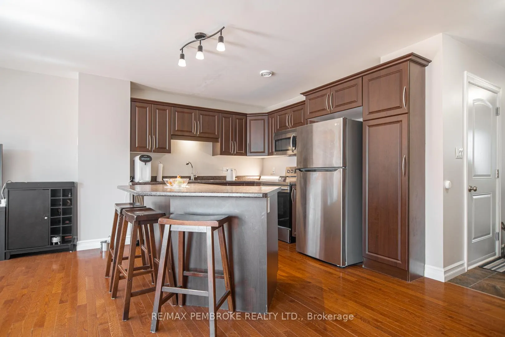 Photo 7 of 2073 Sandstone Crescent, Petawawa — HOMEH