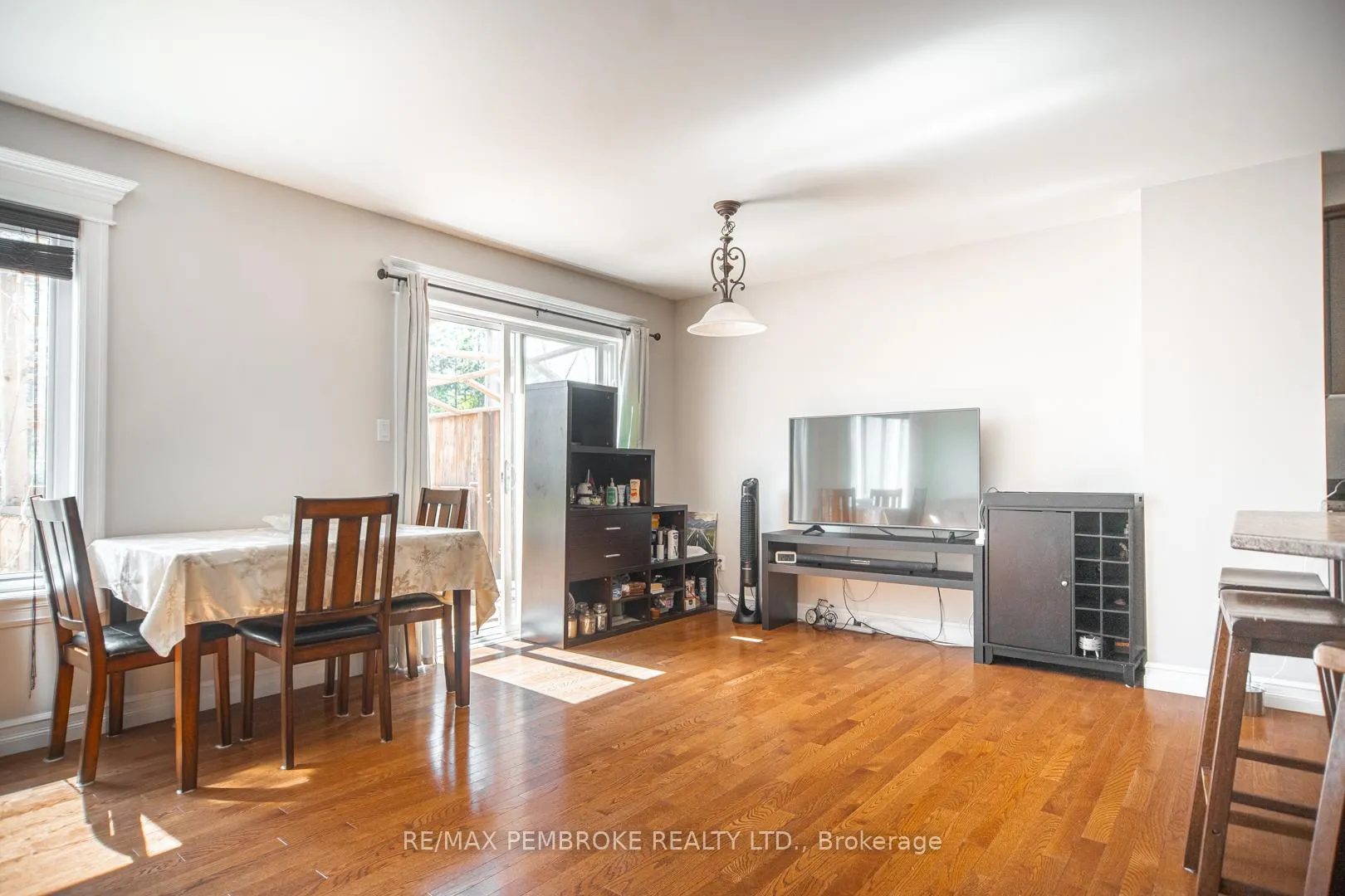 Photo 8 of 2073 Sandstone Crescent, Petawawa — HOMEH