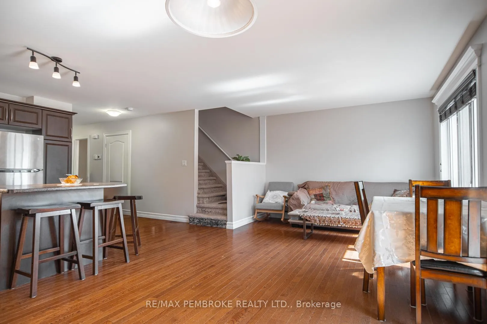 Photo 12 of 2073 Sandstone Crescent, Petawawa — HOMEH