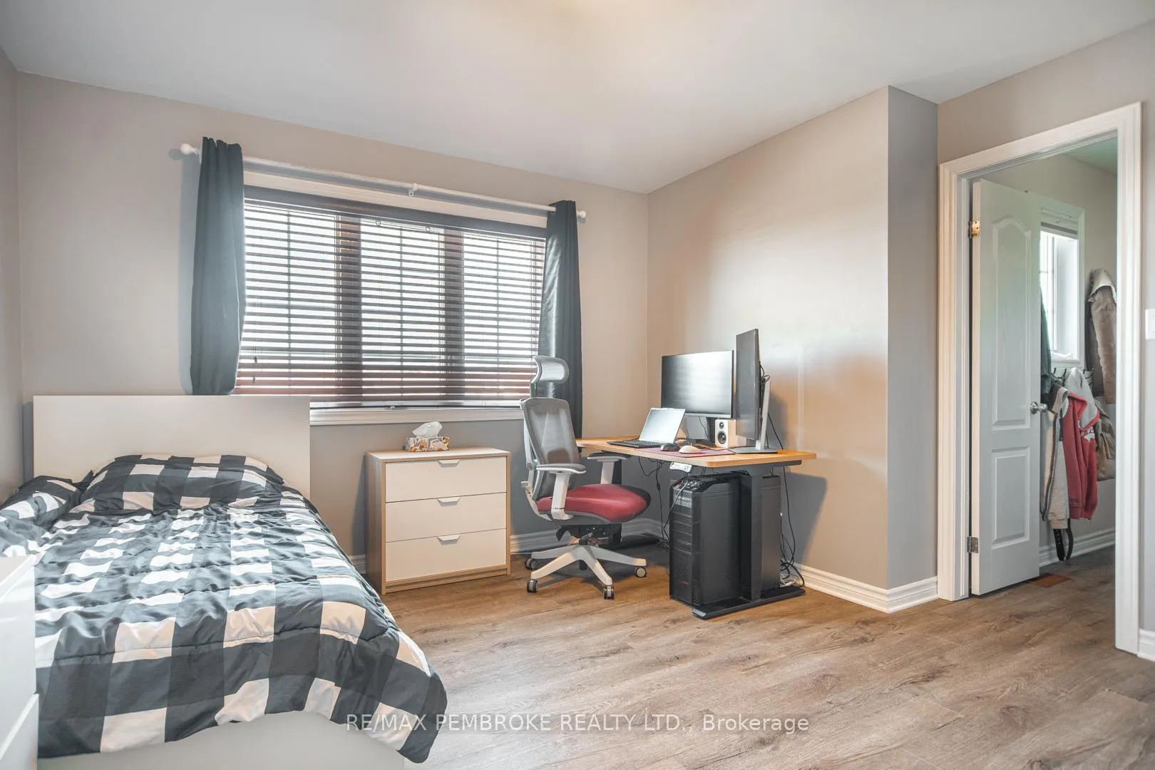 Photo 14 of 2073 Sandstone Crescent, Petawawa — HOMEH