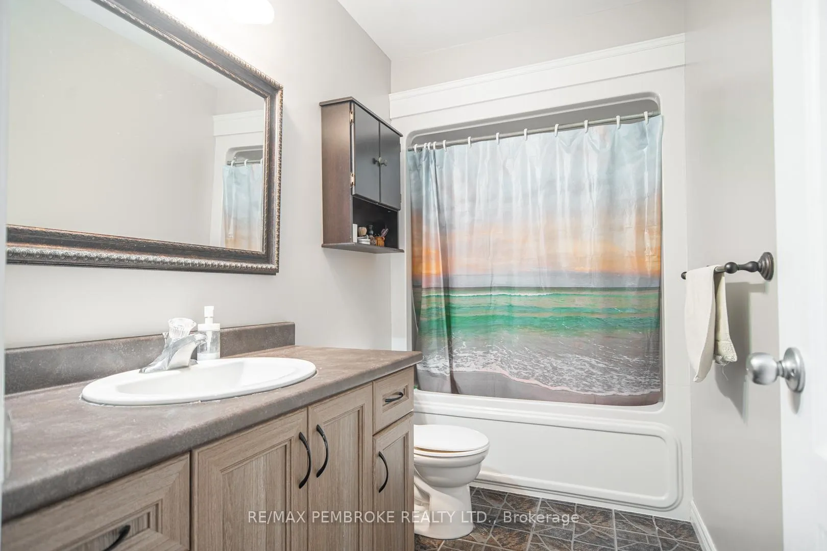 Photo 17 of 2073 Sandstone Crescent, Petawawa — HOMEH