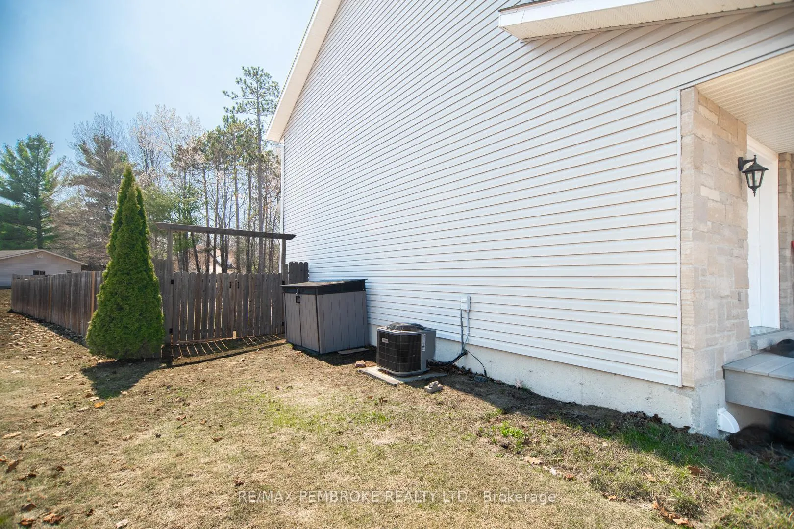 Photo 31 of 2073 Sandstone Crescent, Petawawa — HOMEH