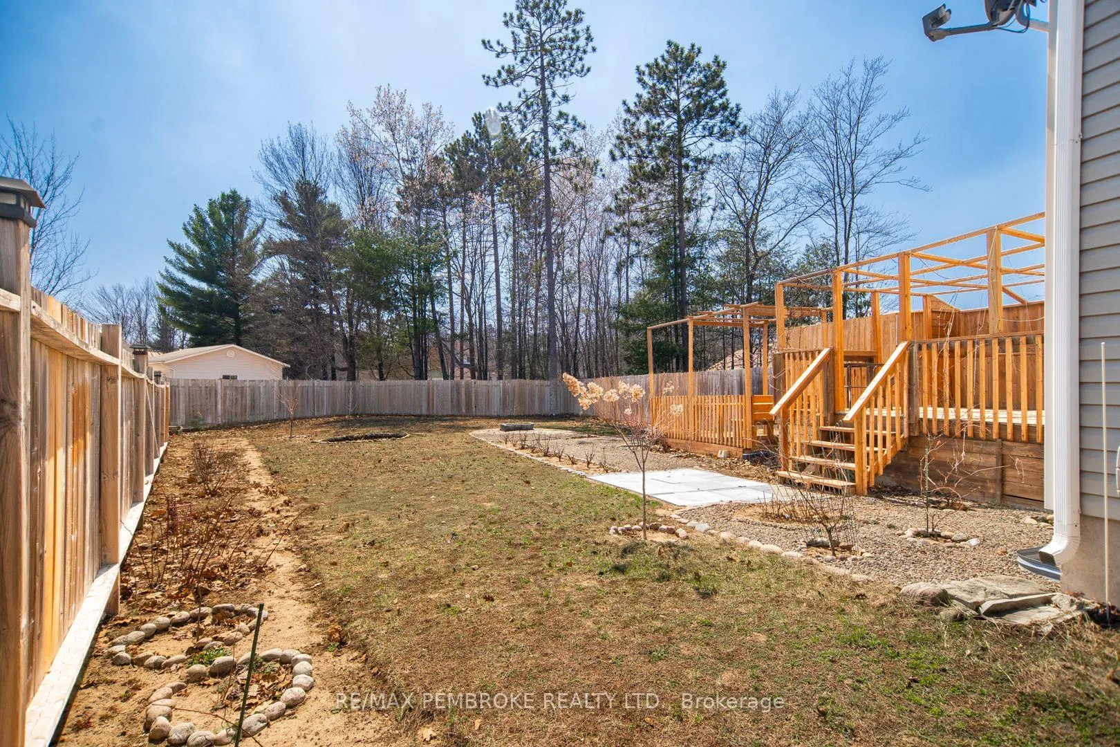 Photo 32 of 2073 Sandstone Crescent, Petawawa — HOMEH